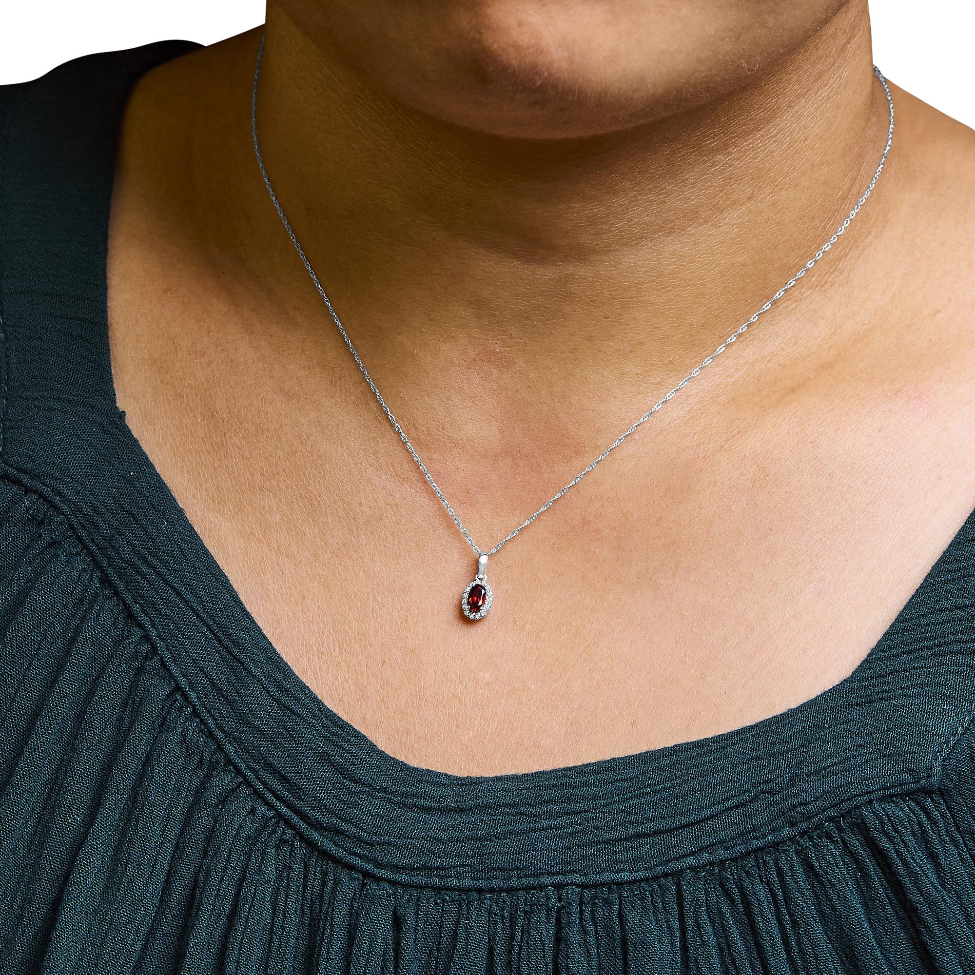 Collar con colgante ovalado de 45 cm en oro blanco de 10 quilates, de 5 x 3 mm, con halo de piedras preciosas y detalles de diamantes (color IJ, claridad I1-I2) - Friggin Jewelry