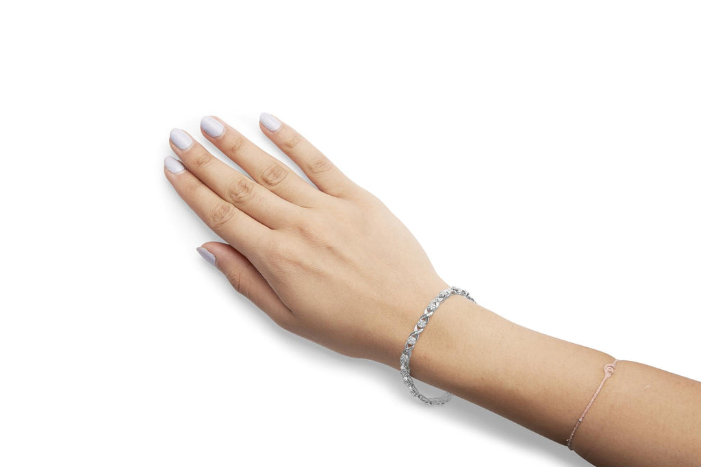 10K White Gold 1.00 Cttw Diamond Floral Cluster and X-Link 7.25" Bracelet (I-J Color, I1-I2 Clarity) - Friggin Jewelry