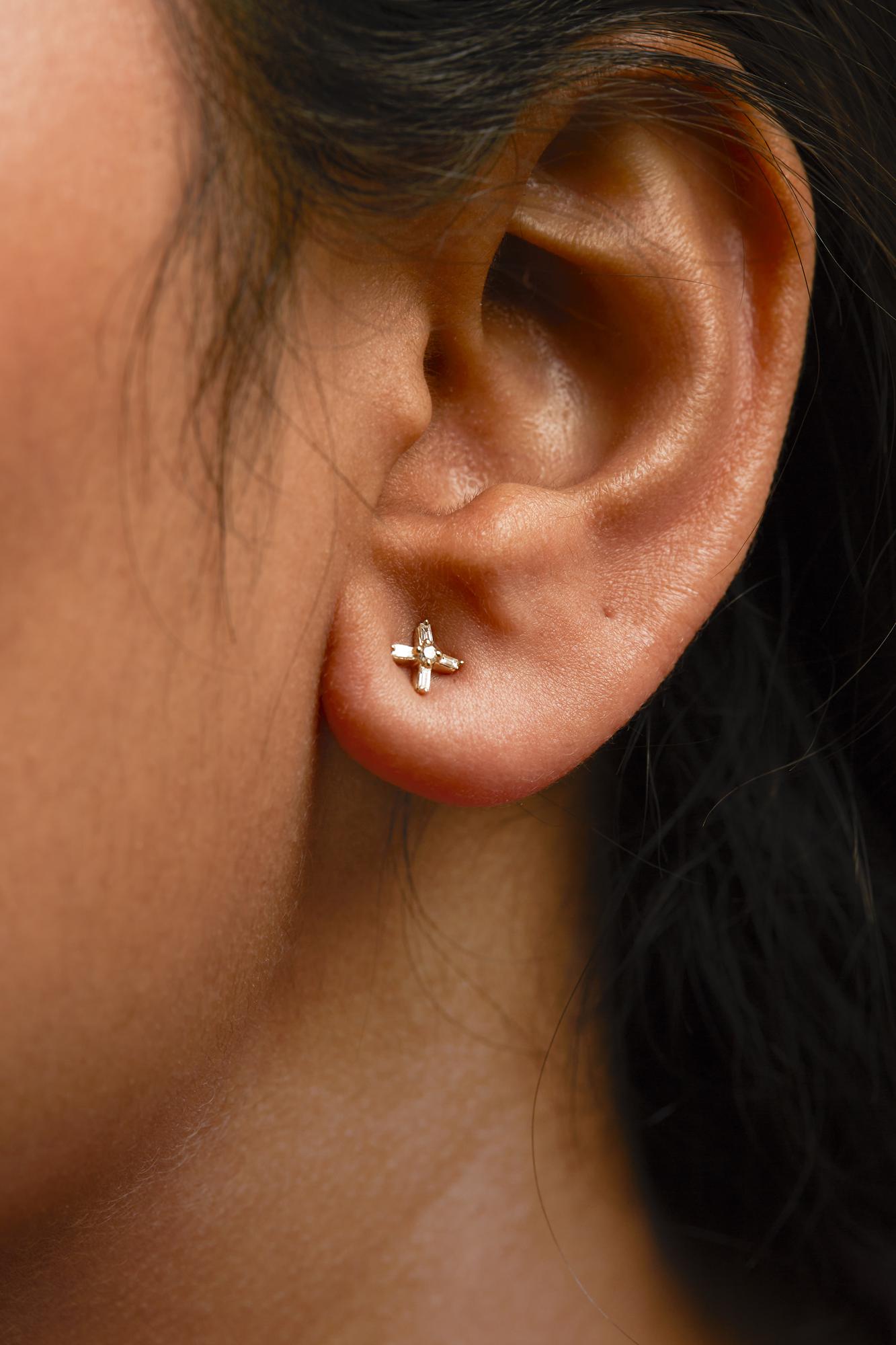 10K Yellow Gold 1/10 Cttw Round and Baguette Diamond Criss Cross X Stud Earring (H-I Color, I1-I2 Clarity) - Friggin Jewelry