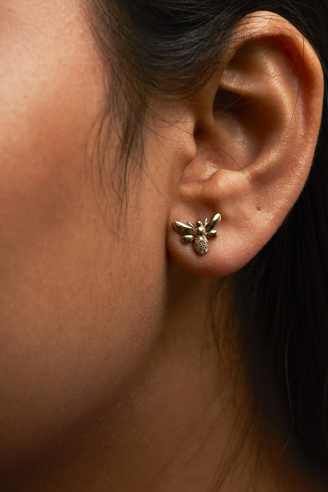 Aretes de abejorro en oro amarillo de 10 quilates con detalles de diamantes (color HI, claridad I1-I2) - Friggin Jewelry