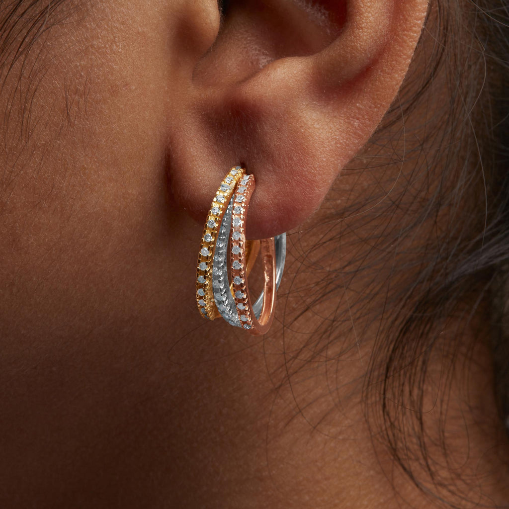 Orecchini a cerchio triplo in oro tricolore 14K con diamanti da 1/3 carati (colore IJ, purezza I2-I3) - 22 mm - Friggin Jewelry