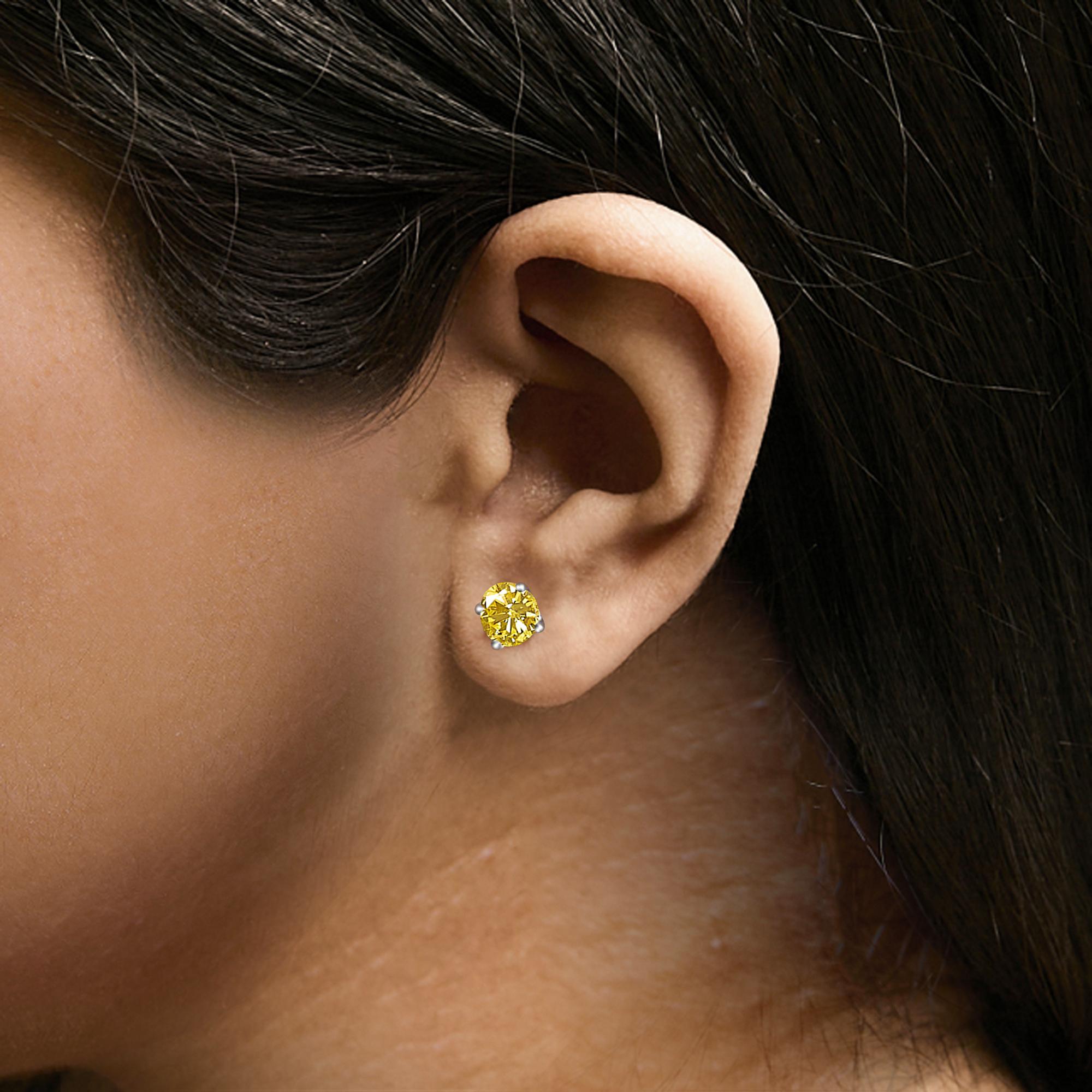 Aretes solitarios de diamantes amarillos cultivados en laboratorio en oro de 14 quilates - Friggin Jewelry