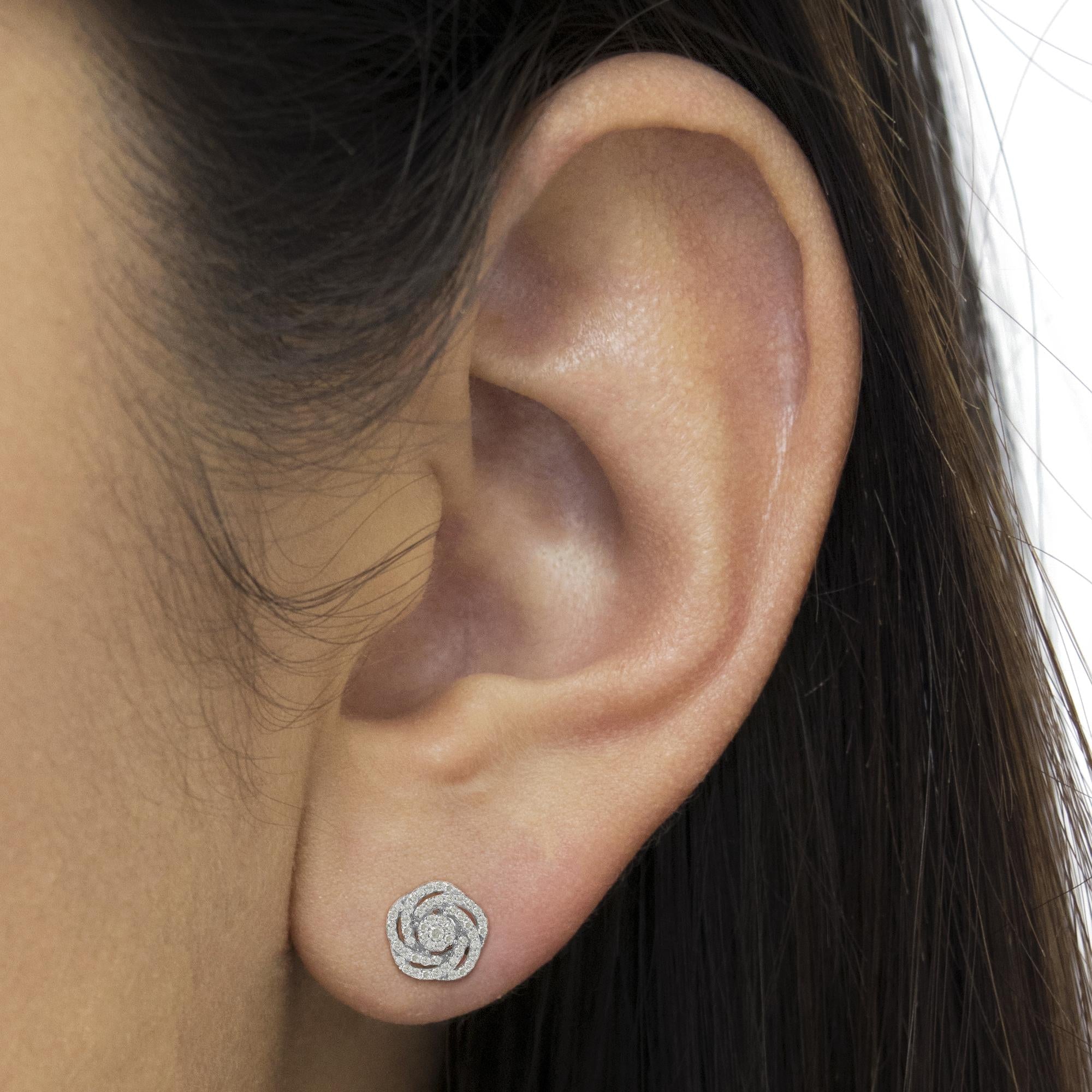 Aretes de oro blanco de 10 k con diamantes de talla rosa y racimo floral (1 ct, color IJ, claridad I2-I3) - Friggin Jewelry