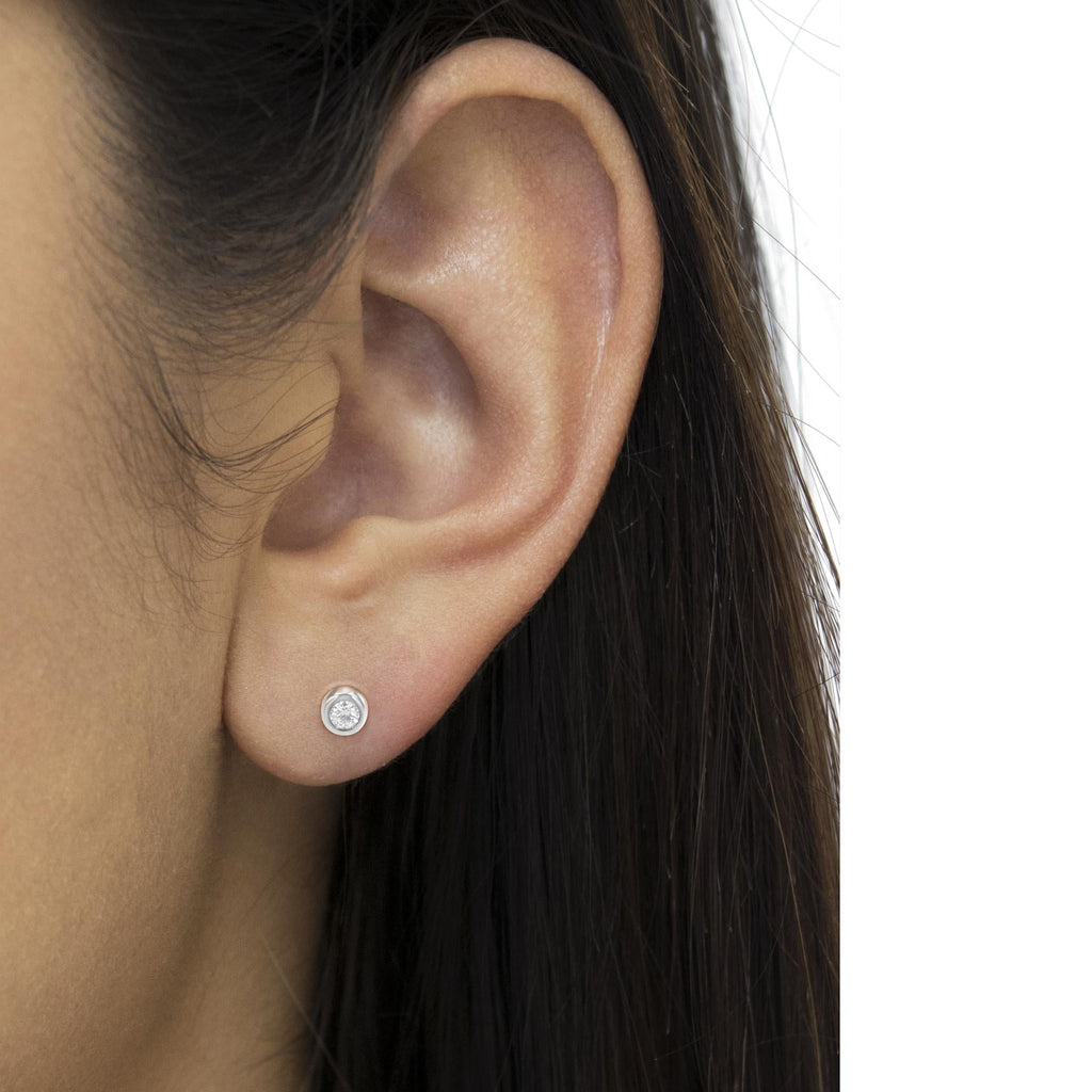 10K Gold 0.15 Cttw Round Brilliant-Cut Near Colorless Diamond Bezel-Set Stud Earrings (H-I Color, I1-I2 Clarity) - Friggin Jewelry