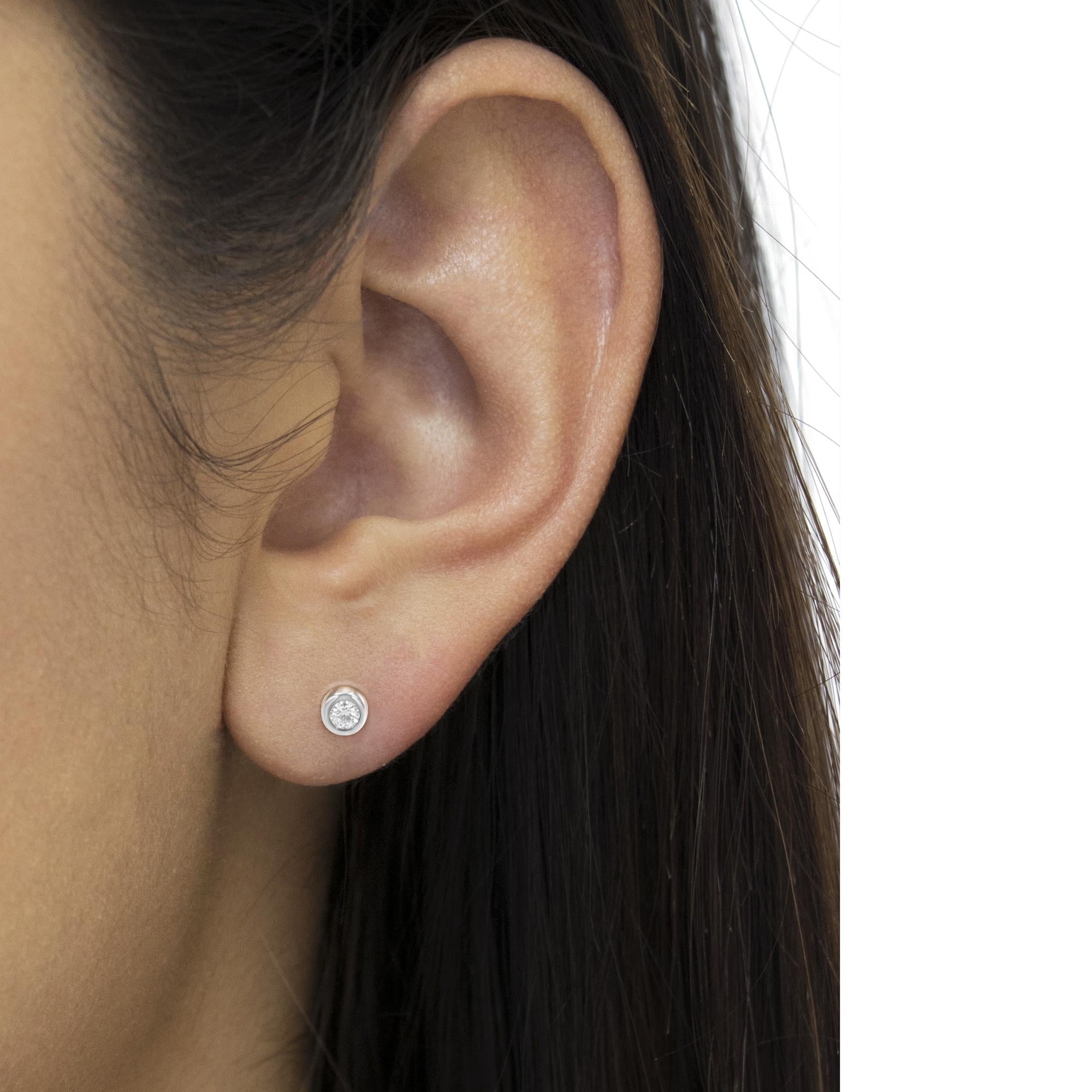 10K Gold 0.15 Cttw Round Brilliant-Cut Near Colorless Diamond Bezel-Set Stud Earrings (H-I Color, I1-I2 Clarity) - Friggin Jewelry