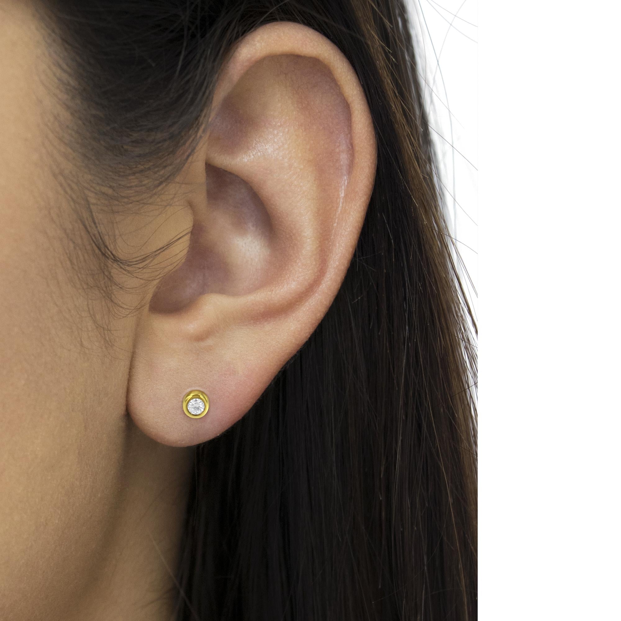 10K Gold 0.15 Cttw Round Brilliant-Cut Near Colorless Diamond Bezel-Set Stud Earrings (H-I Color, I1-I2 Clarity) - Friggin Jewelry