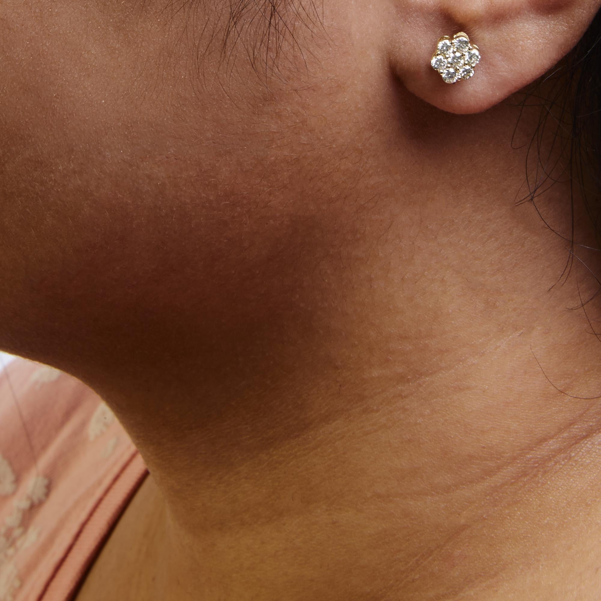 Aretes de oro blanco de 14 quilates con 7 diamantes redondos de talla brillante y cierre de rosca (IJ, SI2-I1) - Friggin Jewelry