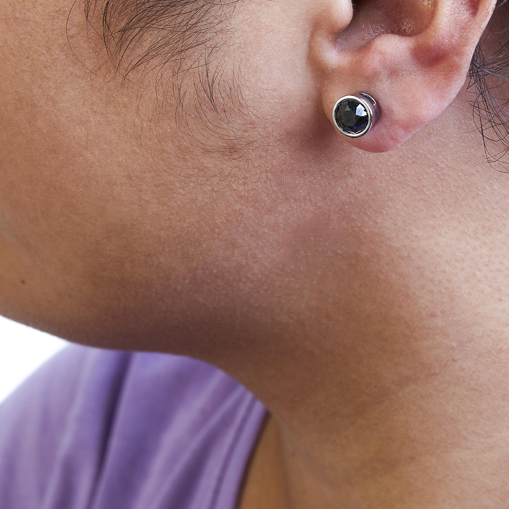 Aretes de plata de ley 925 con diamantes negros redondos de talla brillante, engastados en bisel y cierre de rosca (color elegante, claridad I2-I3) - Friggin Jewelry