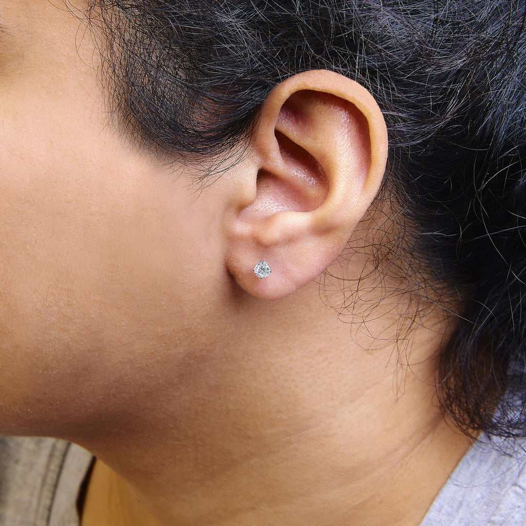 Aretes solitarios de diamantes redondos cultivados en laboratorio de 1/2 quilates en oro de 14 quilates - Friggin Jewelry
