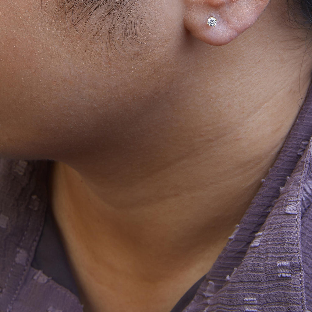 Aretes solitarios de diamantes redondos cultivados en laboratorio de 1/2 quilates en oro de 14 quilates - Friggin Jewelry