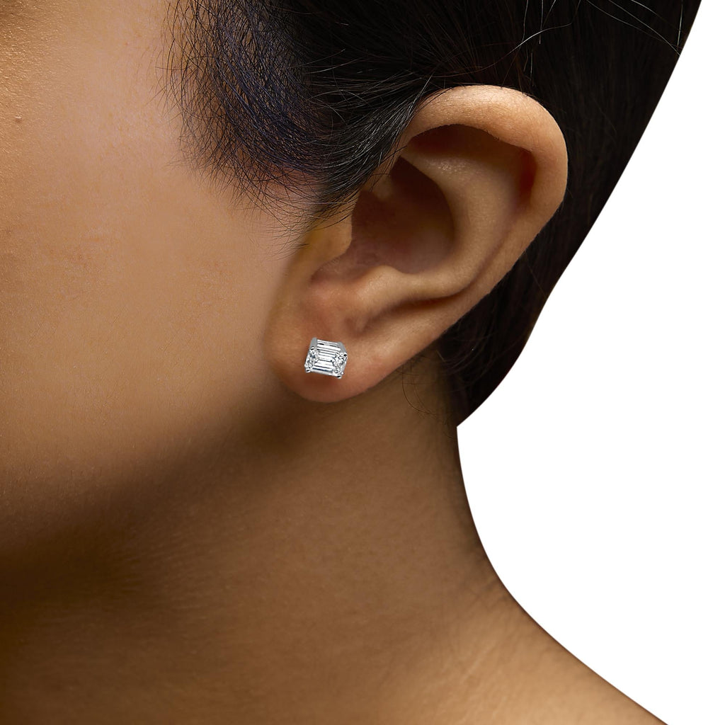 Aretes solitarios de oro blanco de 14 quilates con diamantes cultivados en laboratorio de talla esmeralda (color FG, claridad VS1-VS2) - Friggin Jewelry