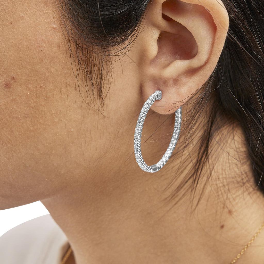 Orecchini a cerchio in oro bianco 14 carati con diamanti coltivati ​​in laboratorio da 1 3/4 carati (colore GH, purezza VS2-SI1) - Friggin Jewelry