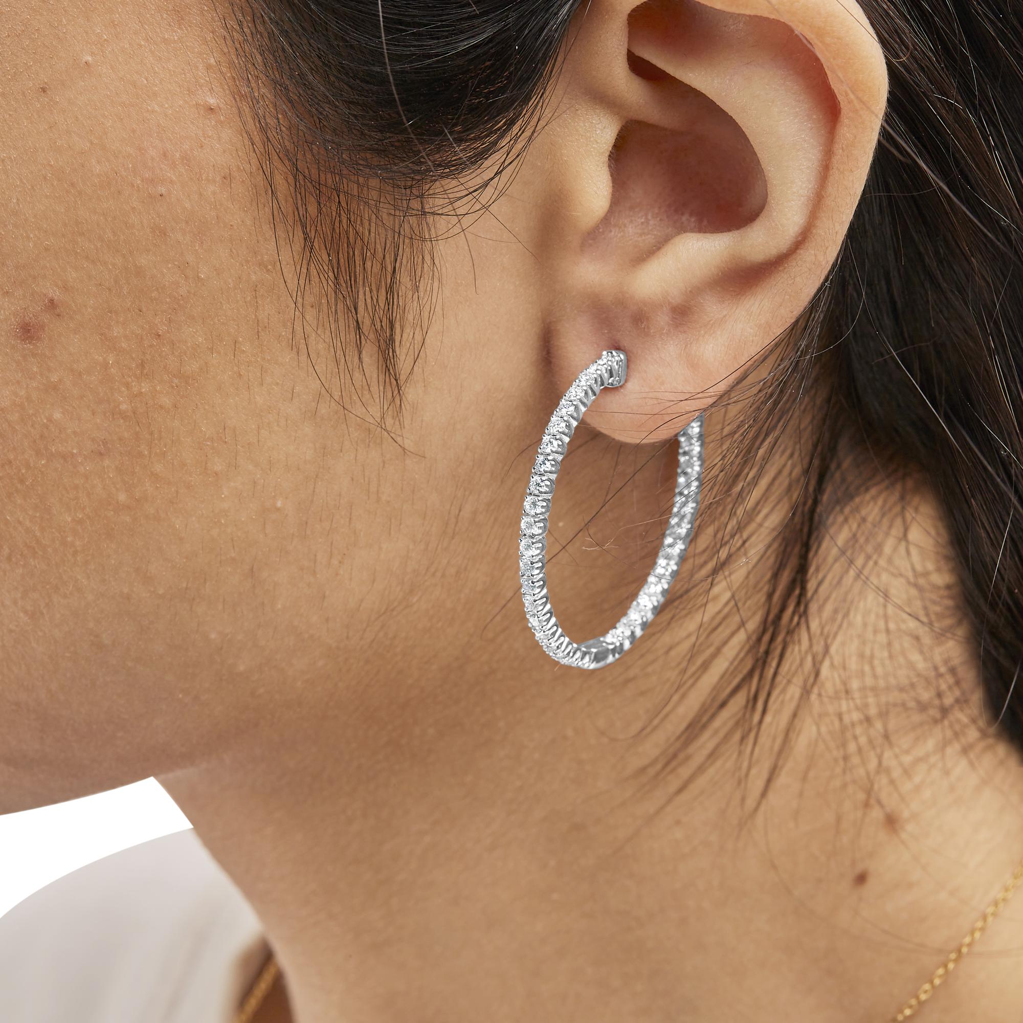 Orecchini a cerchio in oro bianco 14 carati con diamanti coltivati ​​in laboratorio da 1 3/4 carati (colore GH, purezza VS2-SI1) - Friggin Jewelry