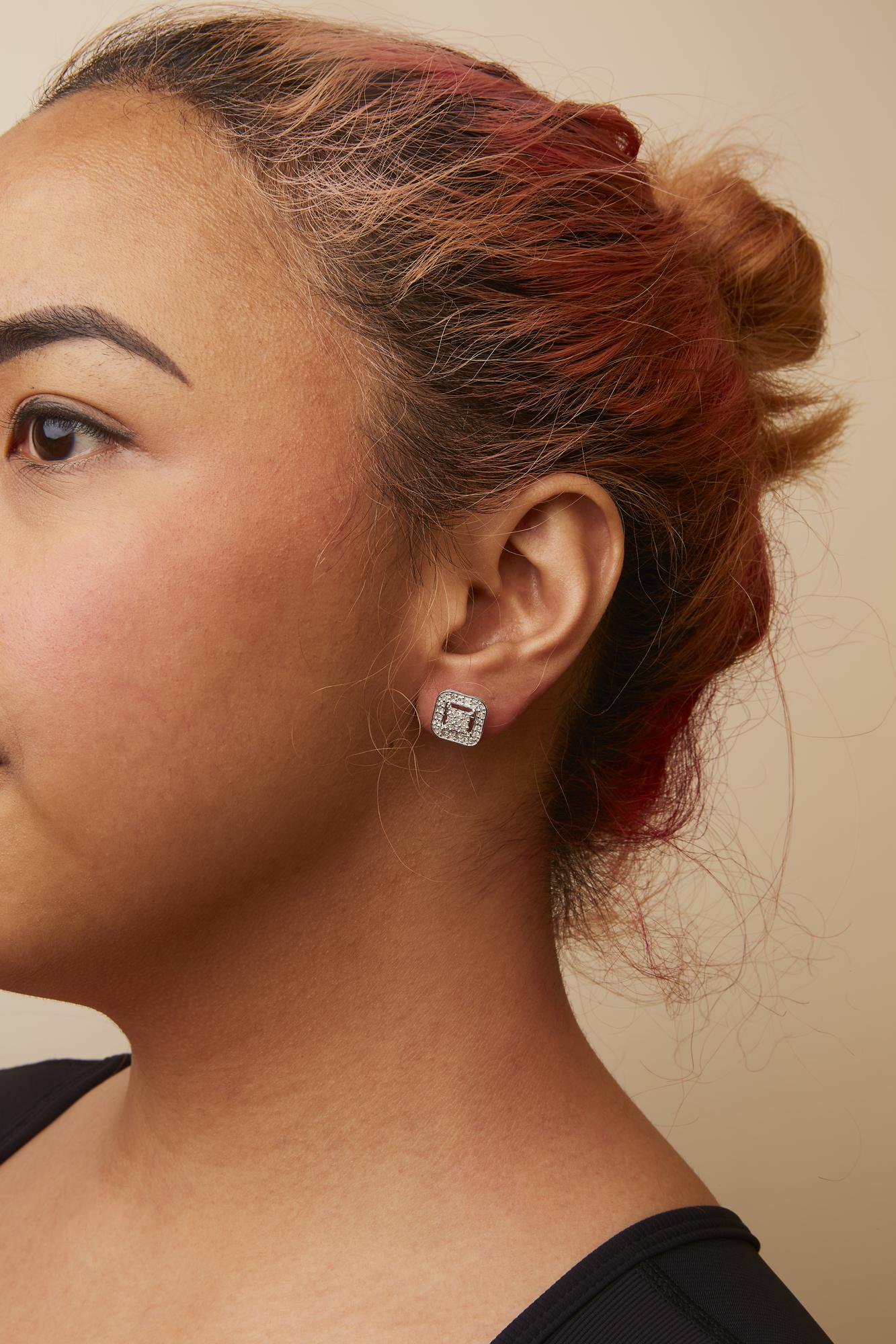 Aretes de oro blanco de 10 quilates con diamantes de 5/8 quilates y forma cuadrada (color IJ, claridad I1-I2) - Friggin Jewelry