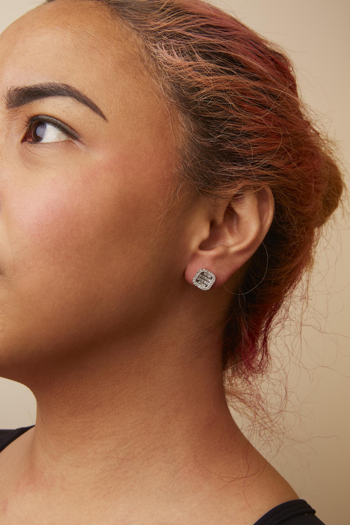 Aretes de oro blanco de 10 quilates con diamantes princesa de 7/8 quilates, con halo y compuesto (color IJ, claridad I1-I2) - Friggin Jewelry