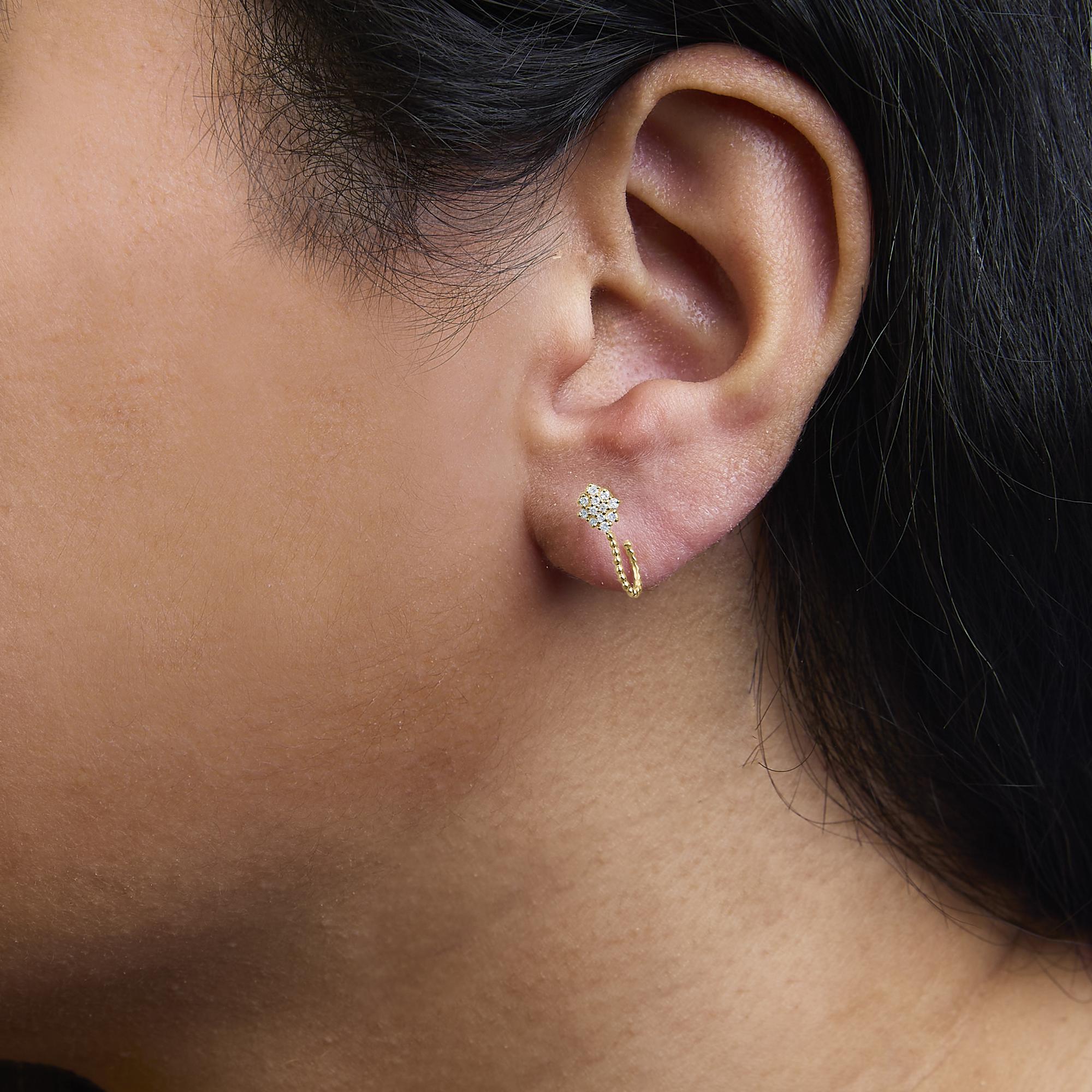 Aretes tipo aro con cuentas y racimo floral de diamantes de 1/10 ct, chapados en oro amarillo de 14 quilates (plata de ley .925), con diamantes de 1/10 ct (color HI, claridad I1-I2) - Friggin Jewelry