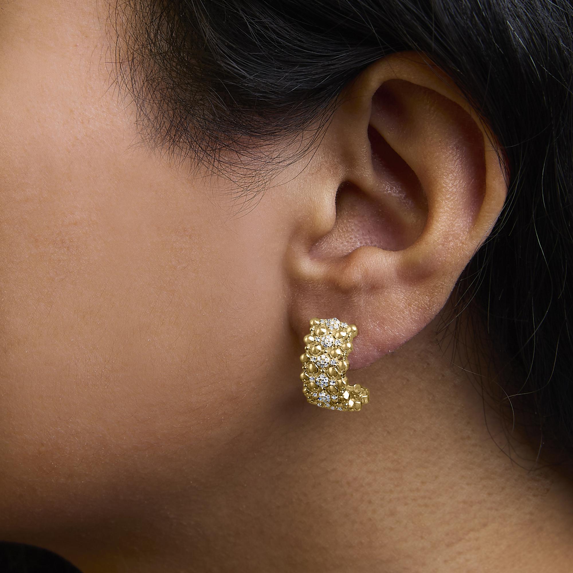Orecchini a cerchio J in argento sterling 925 placcato oro giallo 14K con diamanti da 3/8 ct e perline a sfera (colore HI, purezza I1-I2) - Friggin Jewelry