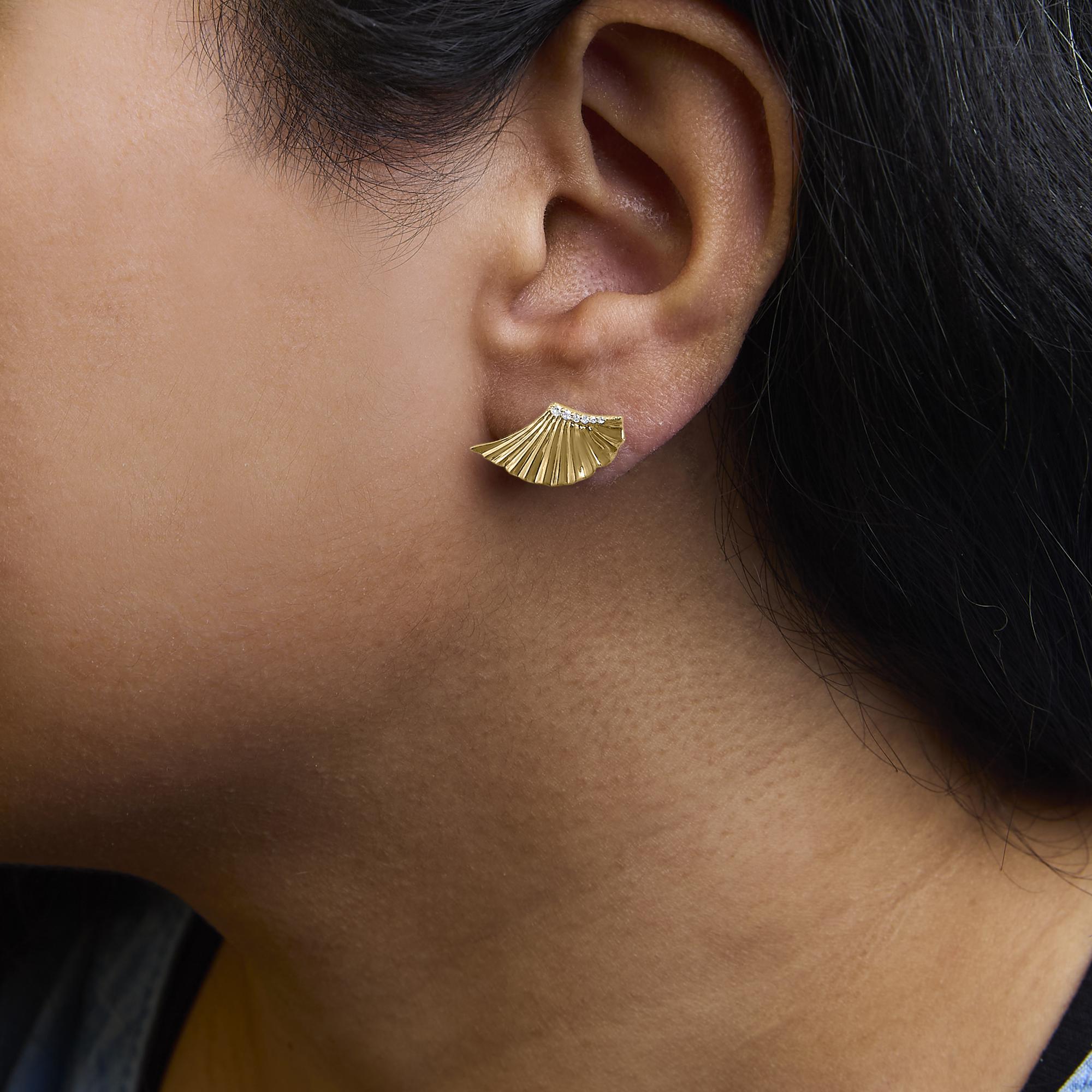 Aretes tipo abanico con detalles de diamantes en plata de ley 925 bañados en oro amarillo de 14 quilates (color HI, claridad I1-I2) - Friggin Jewelry