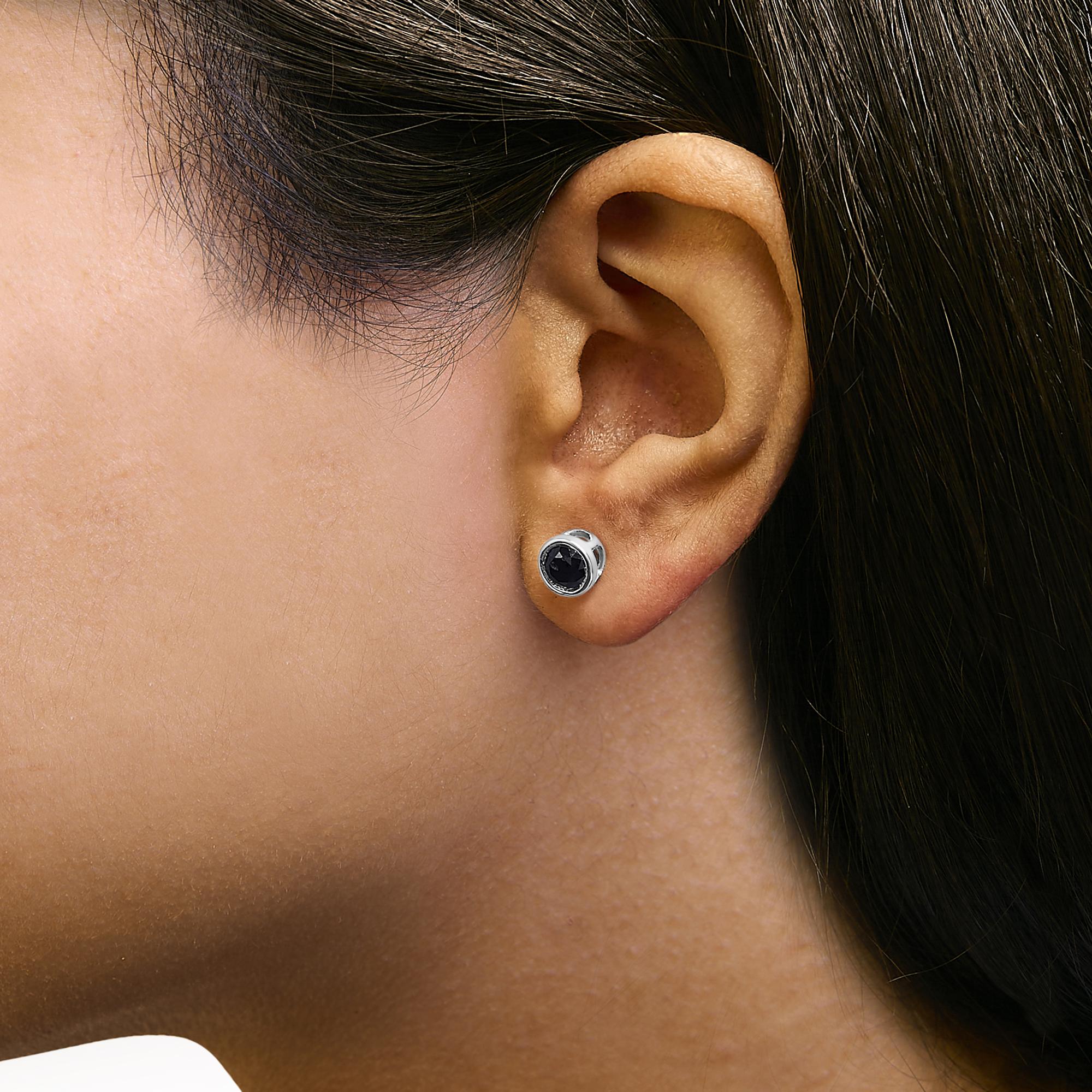 Aretes de plata de ley 925 con diamantes negros redondos de talla brillante, engastados en bisel y cierre de rosca (color elegante, claridad I2-I3) - Friggin Jewelry