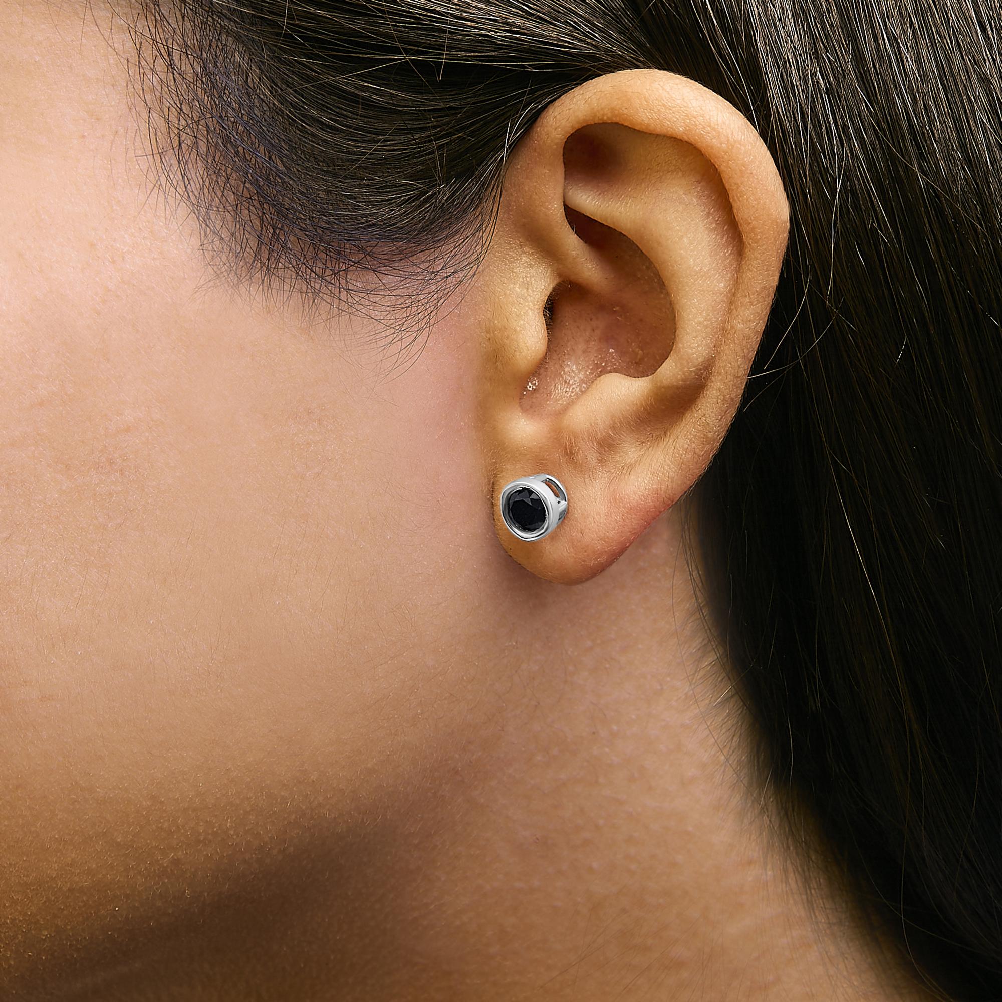 Aretes de plata de ley 925 con diamantes negros redondos de talla brillante, engastados en bisel y cierre de rosca (color elegante, claridad I2-I3) - Friggin Jewelry