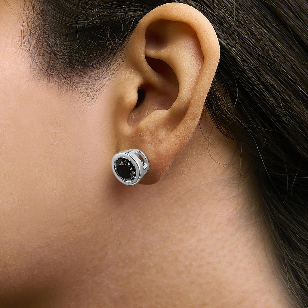 Aretes de plata de ley 925 con diamantes negros redondos de talla brillante, engastados en bisel y cierre de rosca (color elegante, claridad I2-I3) - Friggin Jewelry