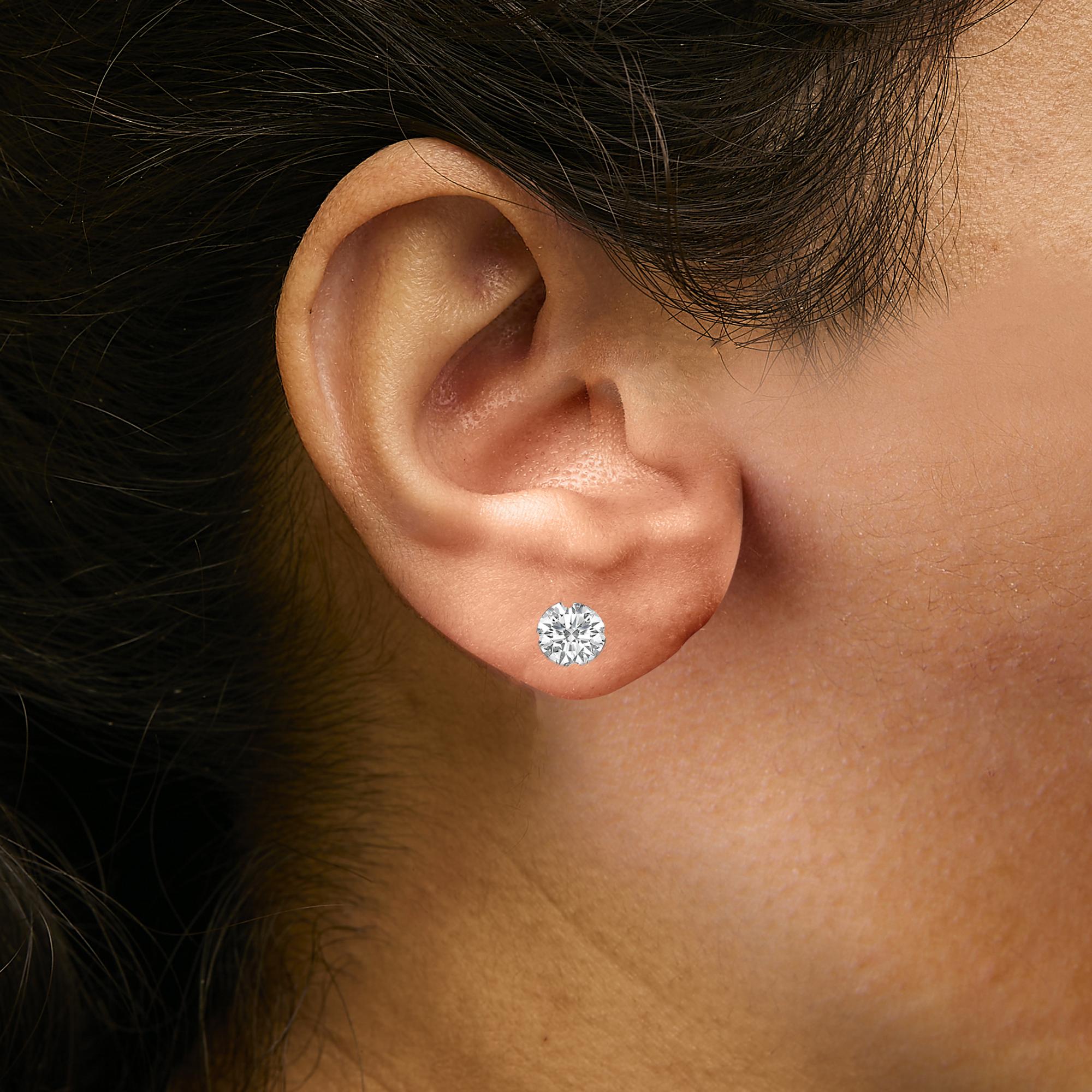 Aretes solitarios de diamantes cultivados en laboratorio de 2 1/2 quilates en oro blanco de 14 quilates - Friggin Jewelry
