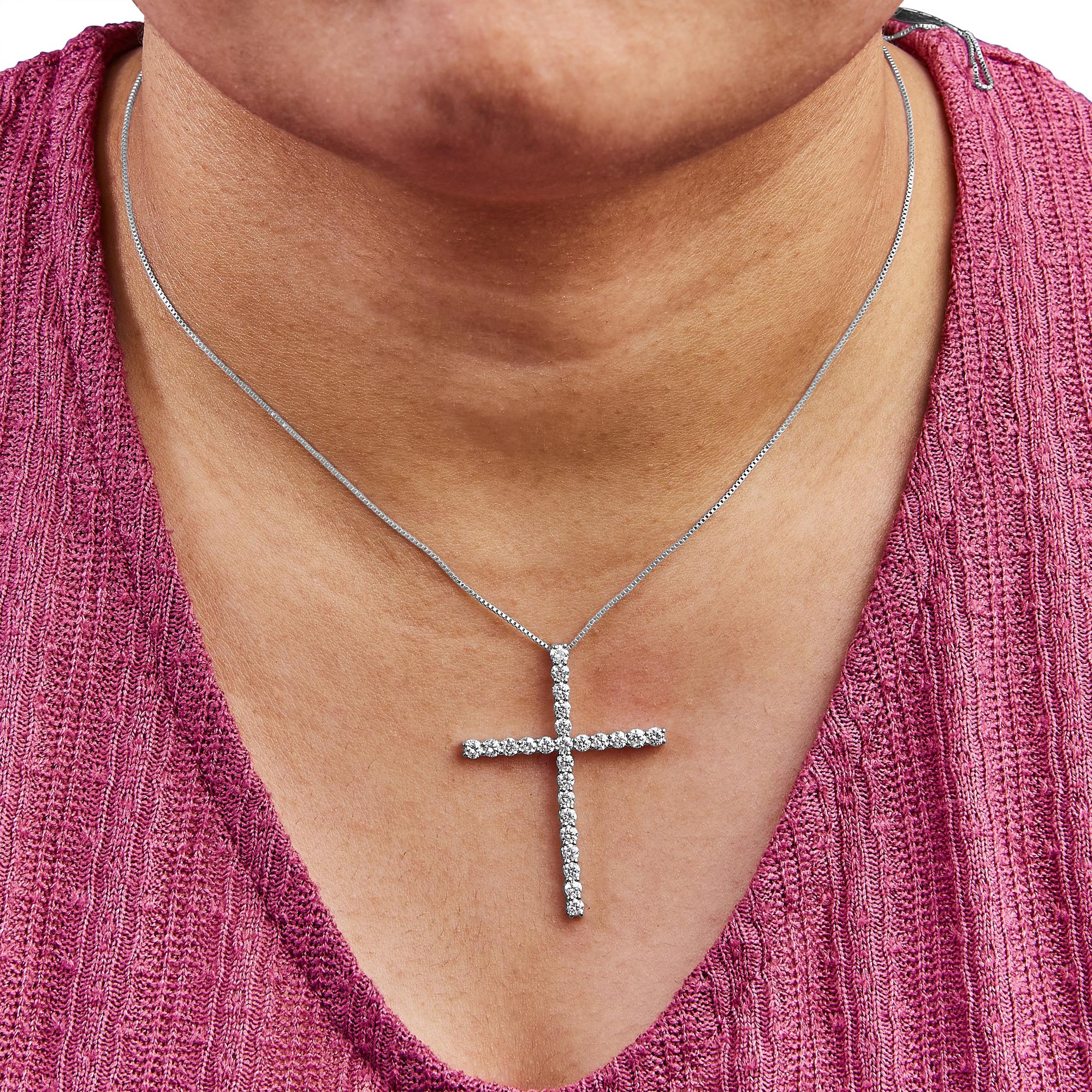 Collar con colgante de cruz de diamantes cultivados en laboratorio de 2,0 quilates en oro blanco de 14 quilates (45,7 cm) (color FG, claridad VS2-SI1) - Friggin Jewelry