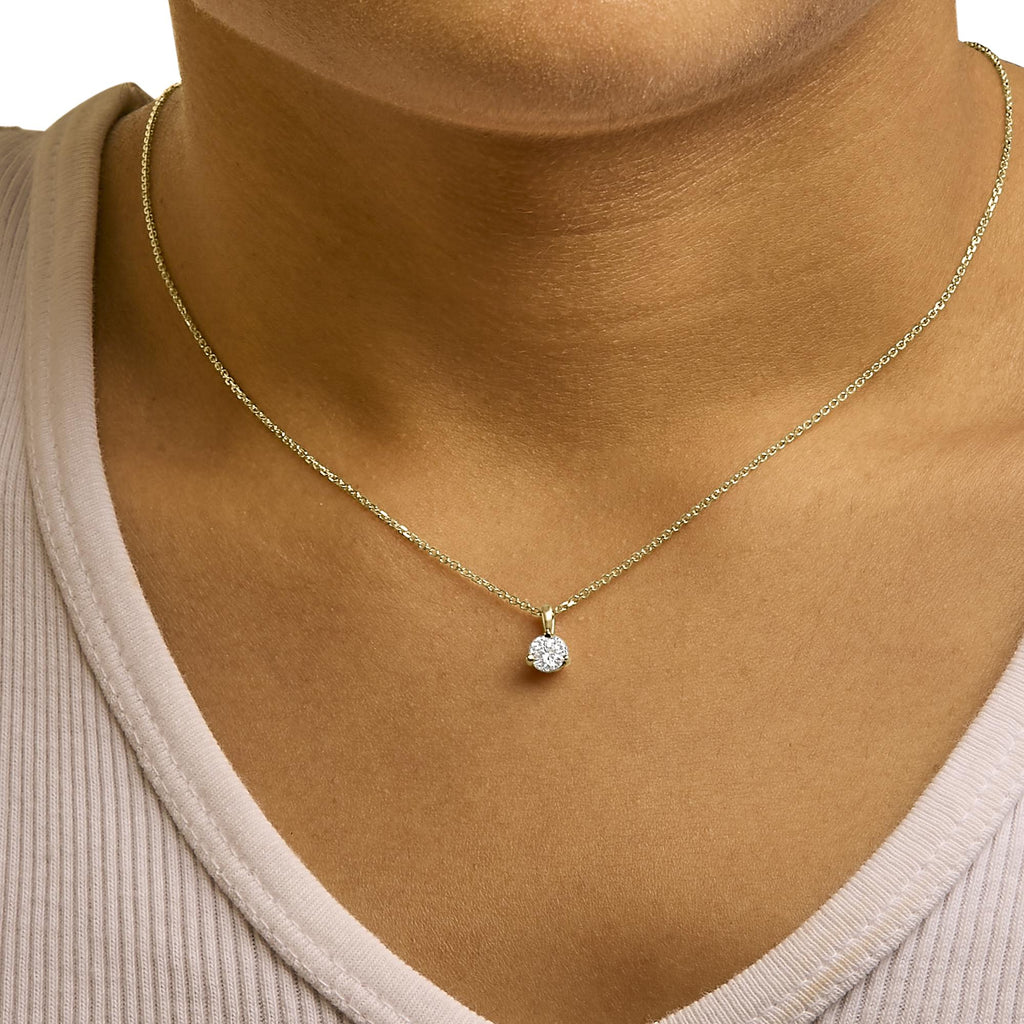 Collana con pendente solitario in oro giallo 14 carati da 3/8 ct con 3 punte incastonate a forma di Martini e diamanti rotondi (colore GH, purezza SI2-I1) - 18 pollici