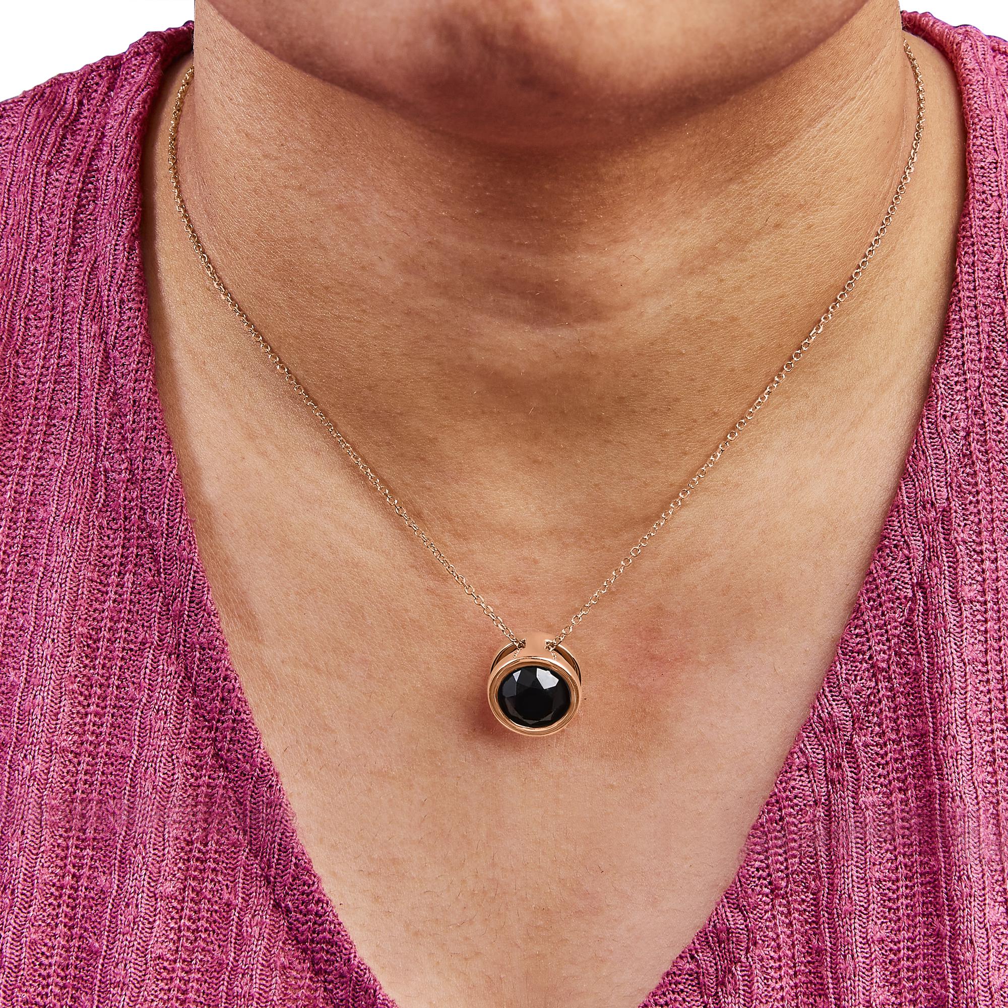 Collar con colgante solitario de diamante redondo negro engastado en bisel en oro rosa de 14 quilates (color negro, claridad I2-I3) - 45,7 cm - Friggin Jewelry