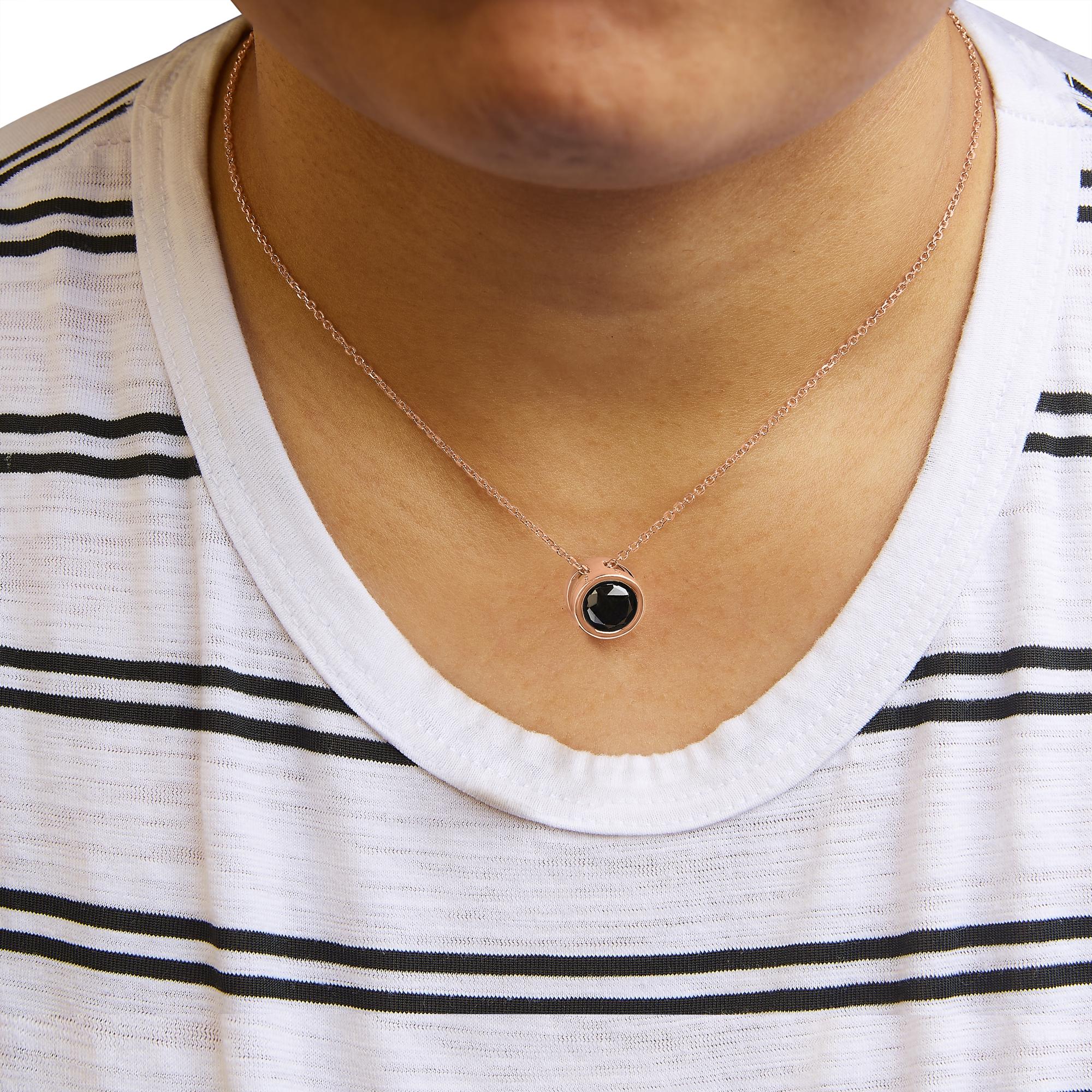 Collar con colgante solitario de diamante redondo negro engastado en bisel en oro rosa de 14 quilates (color negro, claridad I2-I3) - 45,7 cm - Friggin Jewelry
