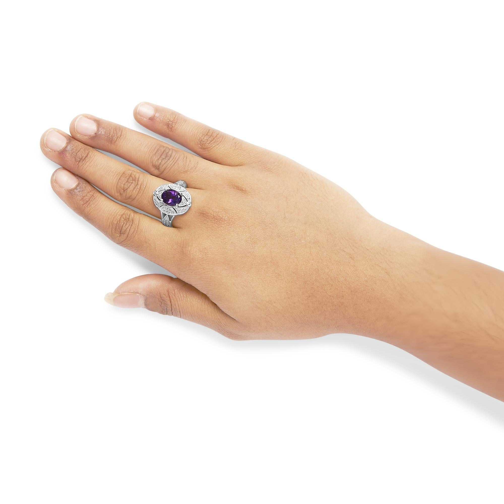 Anillo de cóctel de moda en plata de ley 925 de 9 x 7 mm con amatista morada ovalada y detalles de diamantes redondos (color IJ, claridad I1-I2) - Friggin Jewelry