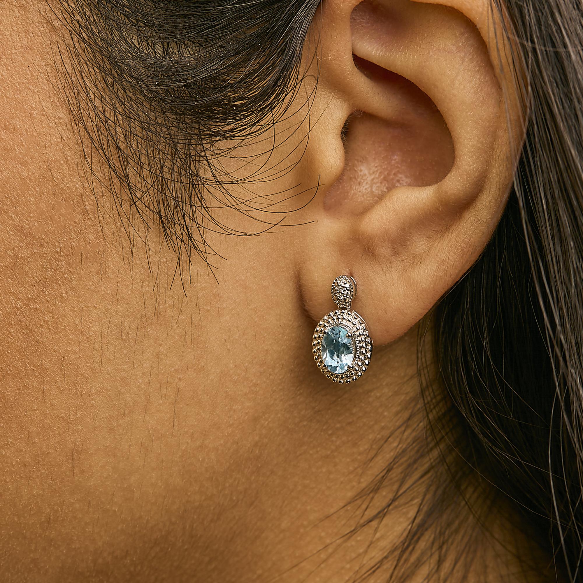 Pendientes de plata de ley 925 con detalles de diamantes y topacio azul ovalado con halo de cuentas (color IJ, claridad I1-I2) - Friggin Jewelry