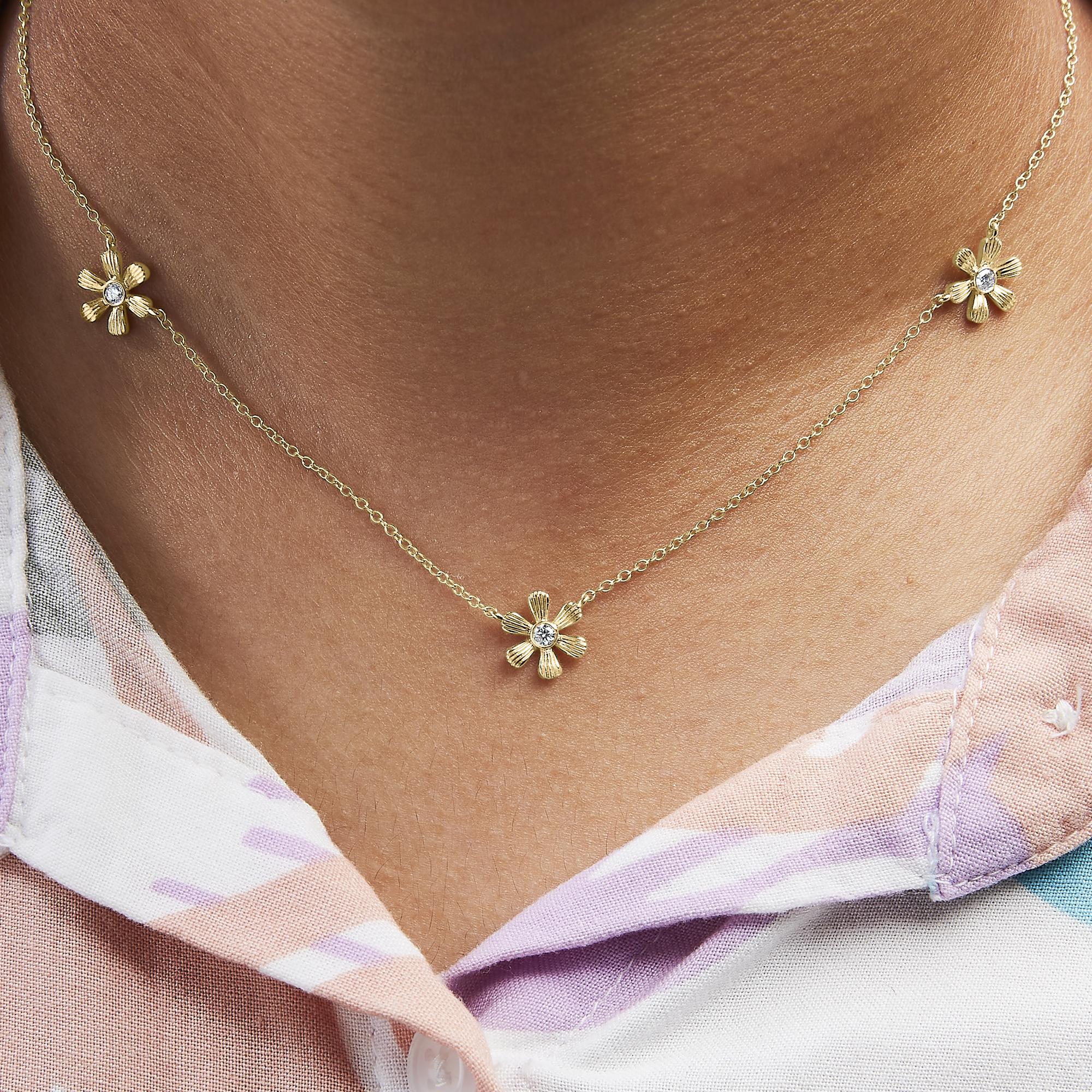 Collar con cadena floral de diamantes de 1/8 ct en oro amarillo de 10 quilates (color IJ, claridad I1-I2) - Friggin Jewelry