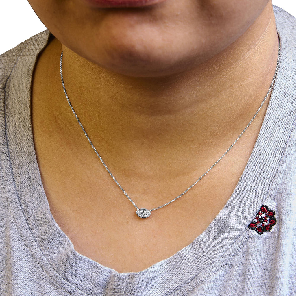 Collar con colgante solitario Este-Oeste de 18" en oro blanco de 14 quilates con diamante cultivado en laboratorio de 1/2 quilates y talla marquesa (color FG, claridad VS2-SI1) - Friggin Jewelry