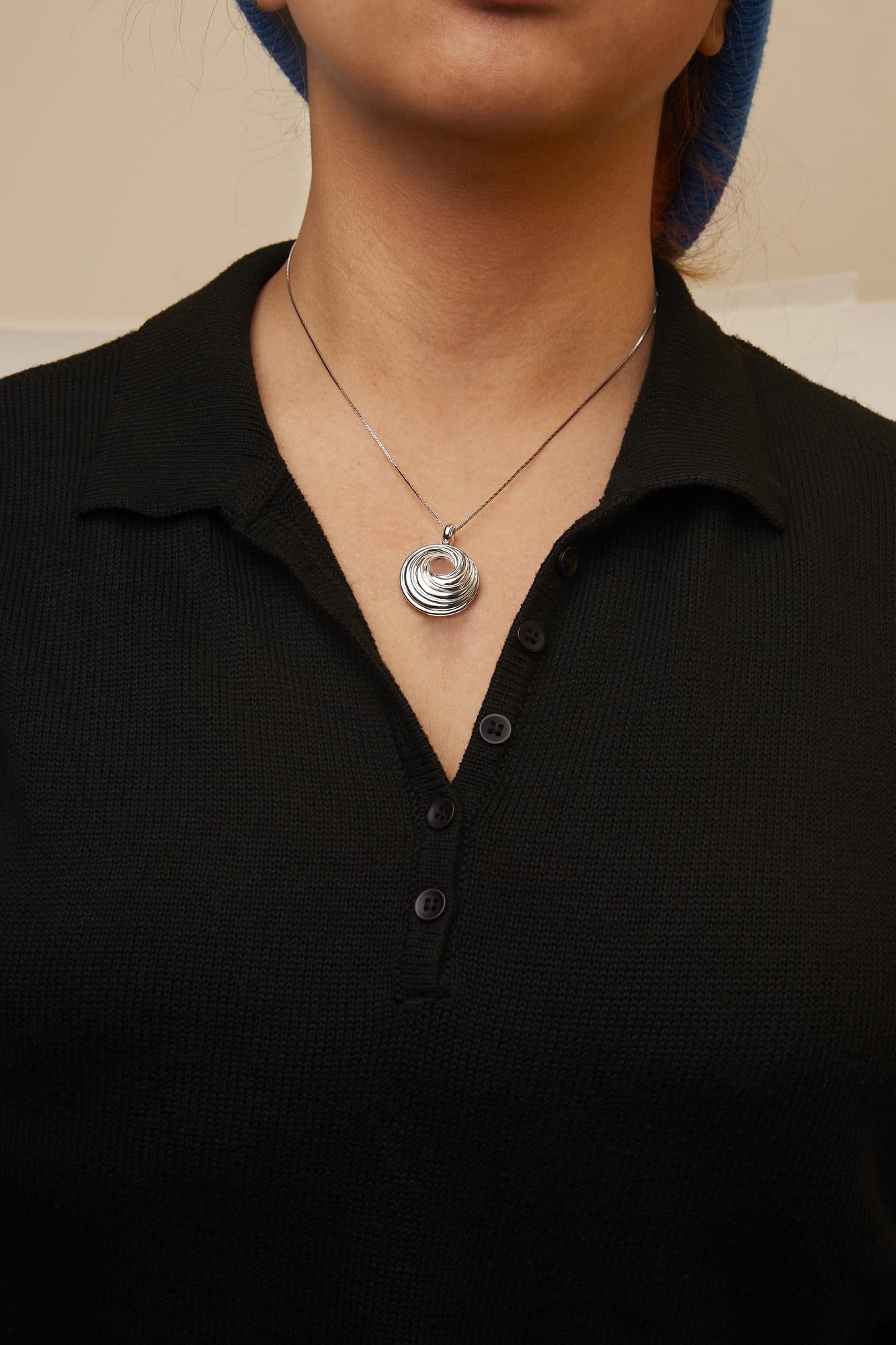 .925 Sterling Silver Endless Wave Swirl Statement Medallion 18" Pendant Necklace - Friggin Jewelry Premium