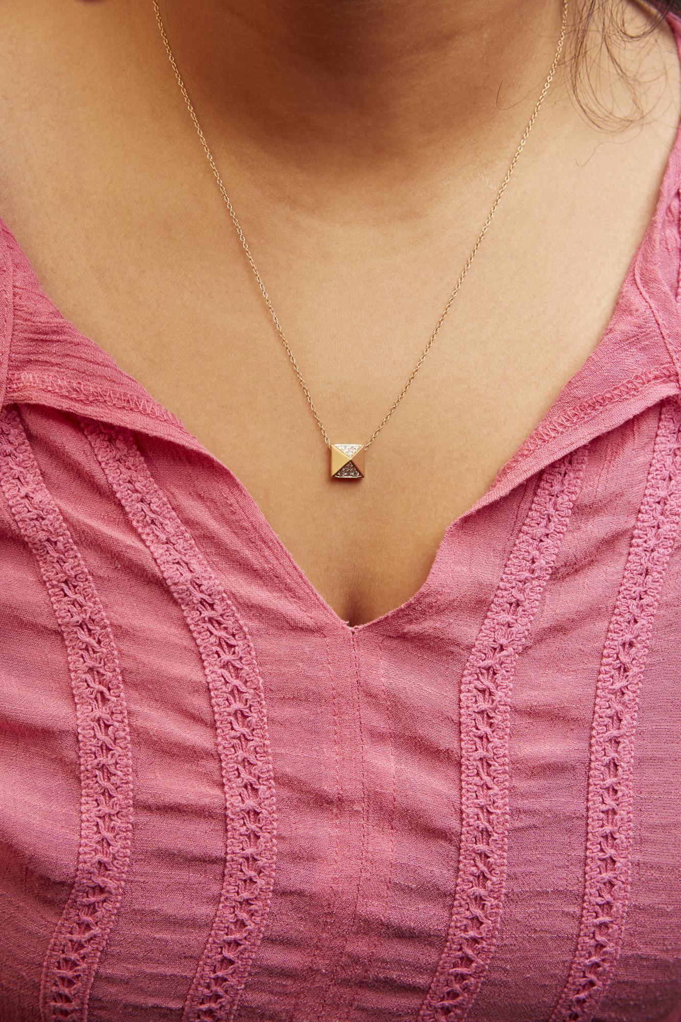 Collana con ciondolo a forma di piramide in oro giallo 14 carati con diamanti da 1/4 carati e finitura opaca (colore GH, purezza SI1-SI2) - 18 pollici - Friggin Jewelry