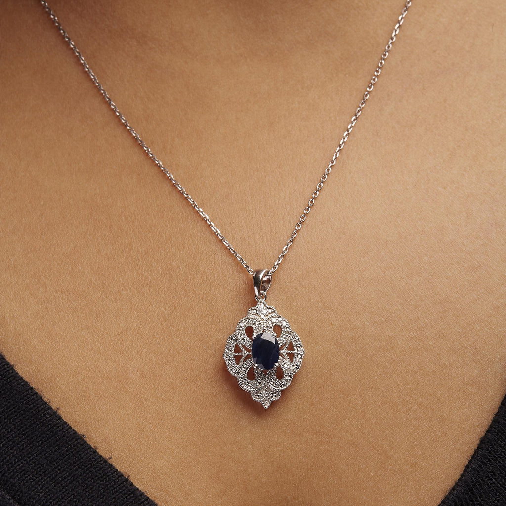 Collana con ciondolo a forma di scudo in stile Art Déco da 18" in argento sterling 925, ovale, 7x5 mm, con zaffiro blu e diamanti (colore IJ, purezza I3) - Friggin Jewelry