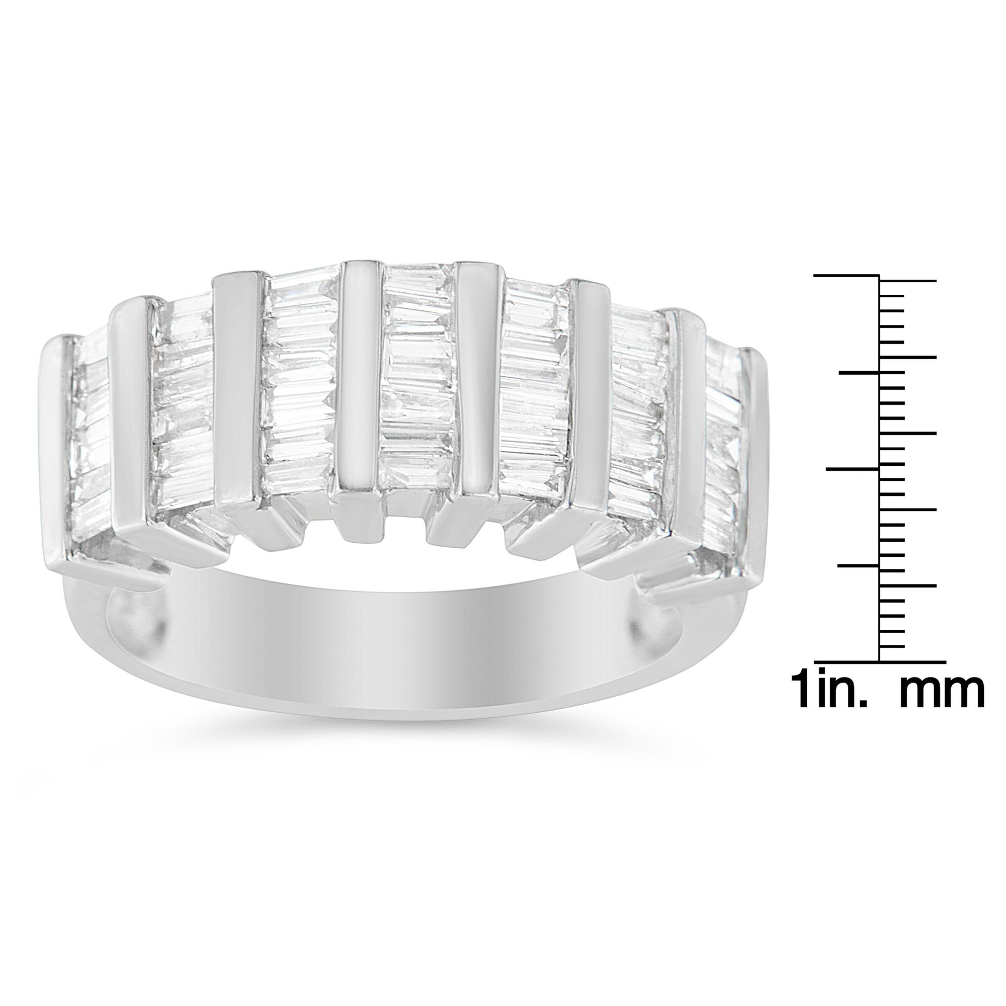 Anillo de bodas unisex de moda en plata de ley 925 con diamantes de talla baguette de 1,0 ct, canal vertical acanalado y varias filas (color HI, claridad I1-I2) - Friggin Jewelry