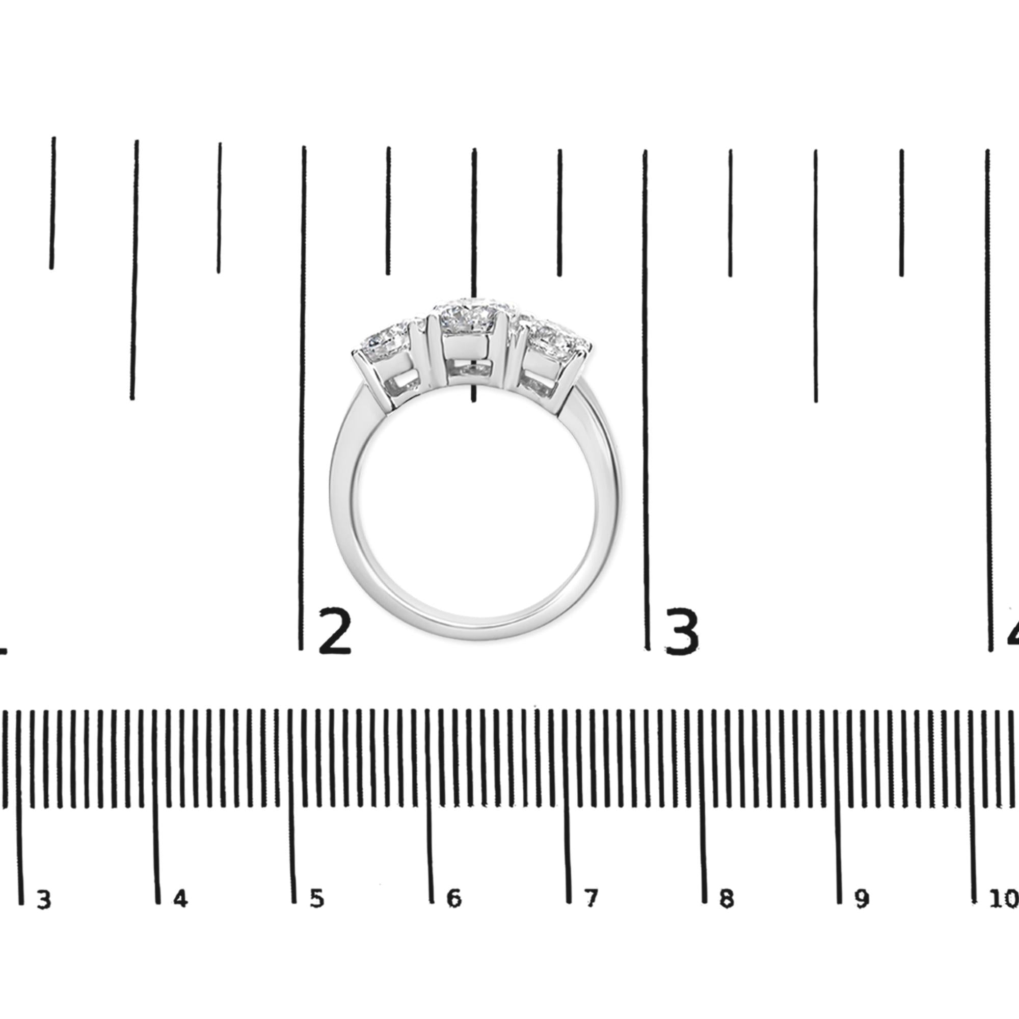 Anillo de oro blanco de 14 quilates con 2,00 quilates de diamantes cultivados en laboratorio y 3 piedras (color FG, claridad VS1-VS2) - Friggin Jewelry
