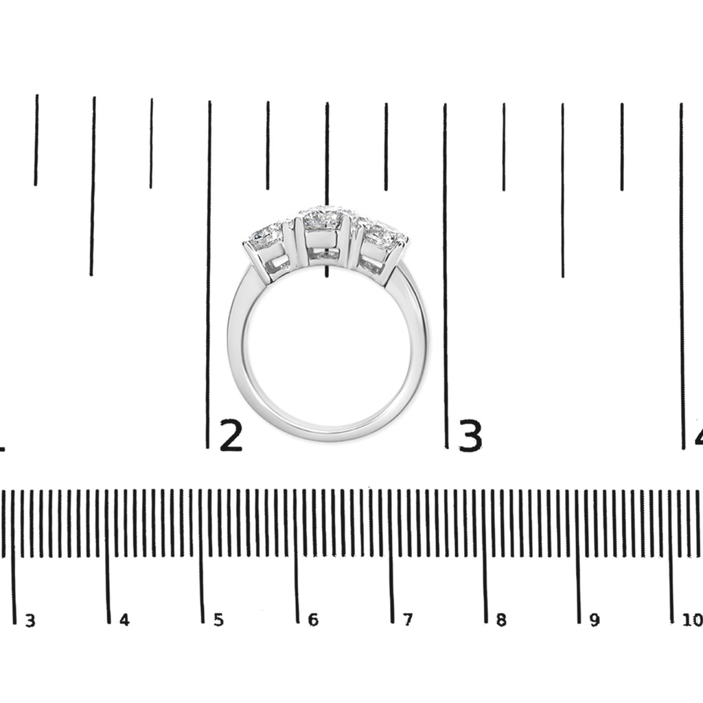Anillo de oro blanco de 14 quilates con 2,00 quilates de diamantes cultivados en laboratorio y 3 piedras (color FG, claridad VS1-VS2) - Friggin Jewelry