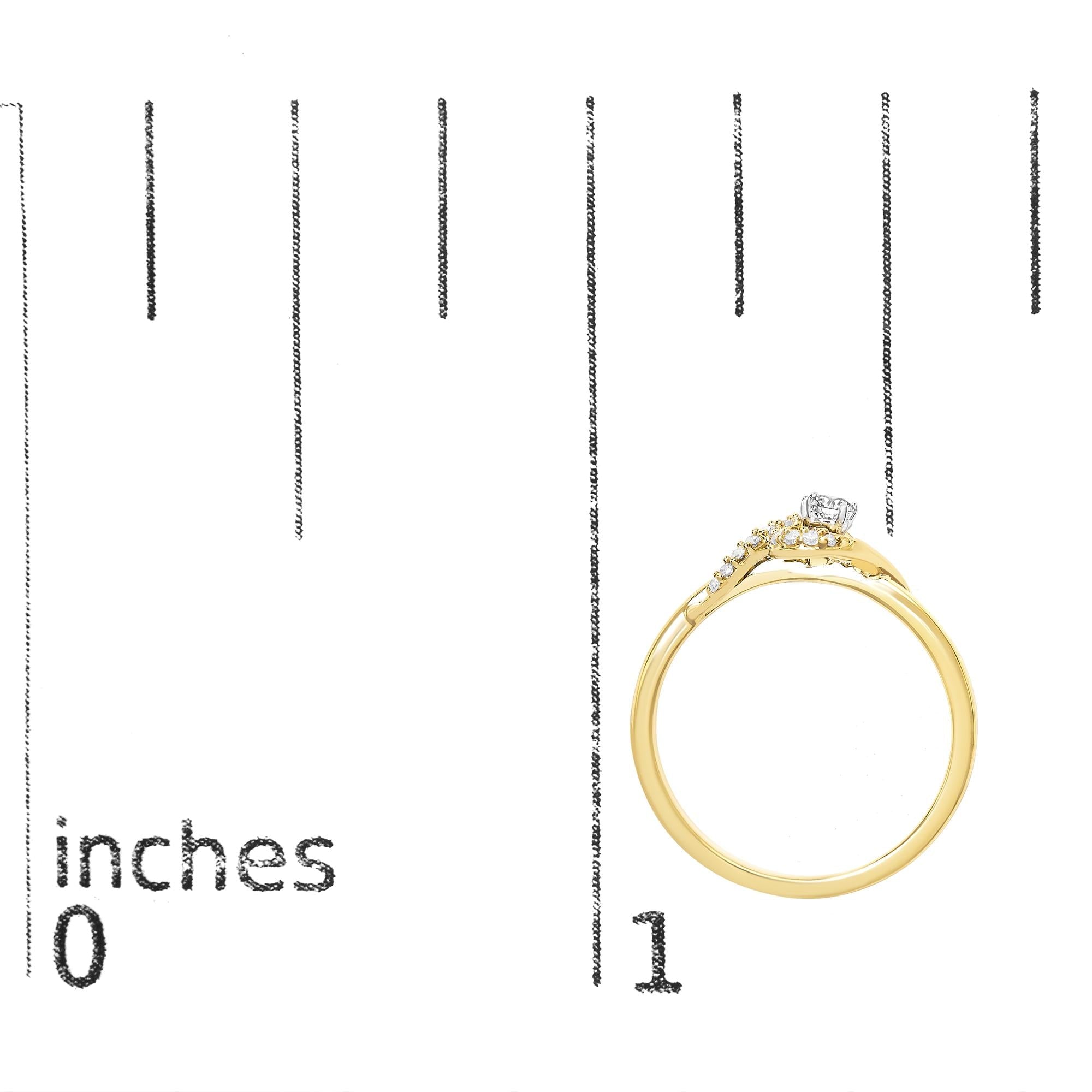 Anillo de compromiso de plata de ley 925 con baño de oro amarillo de 14 quilates y halo de diamantes de 1/6 quilates (color IJ, claridad I3) - Friggin Jewelry