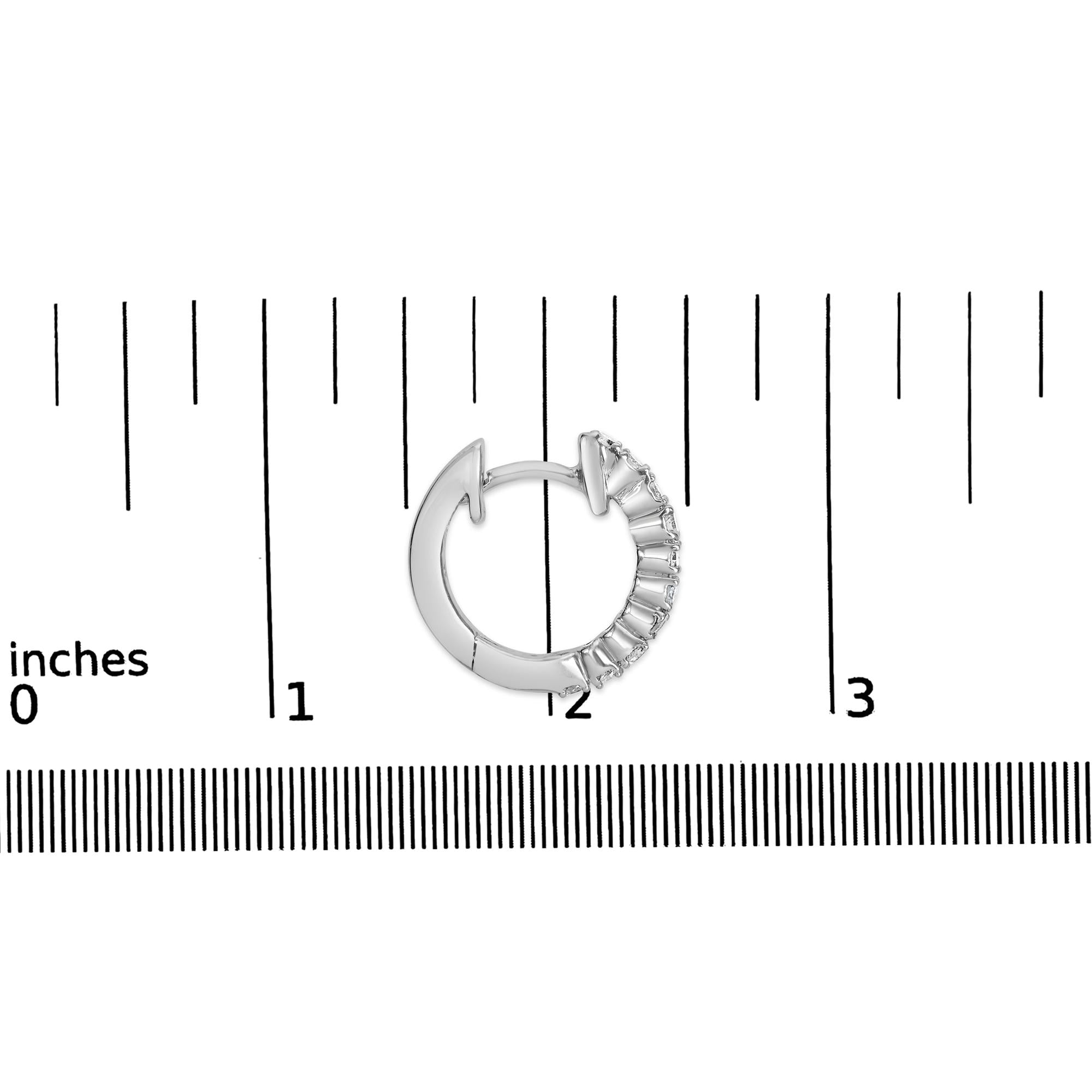 Orecchini a cerchio piccoli in argento sterling 925 con diamanti da 1/6 carati (colore IJ, purezza I2-I3) - Friggin Jewelry