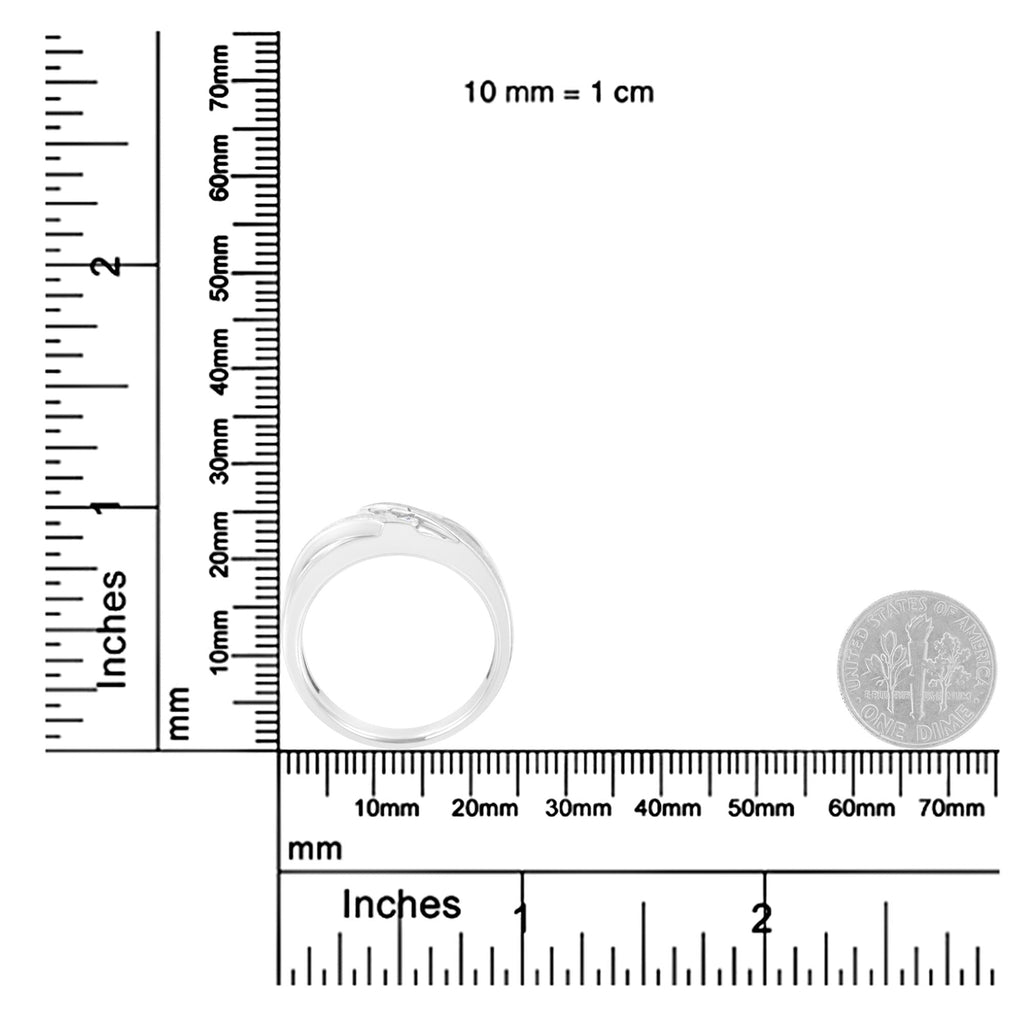 Anillo de bodas para hombre en oro blanco de 10 quilates con diamantes de 1/10 quilates y tres piedras engastadas en canal (color IJ, claridad I1-I2) - Friggin Jewelry