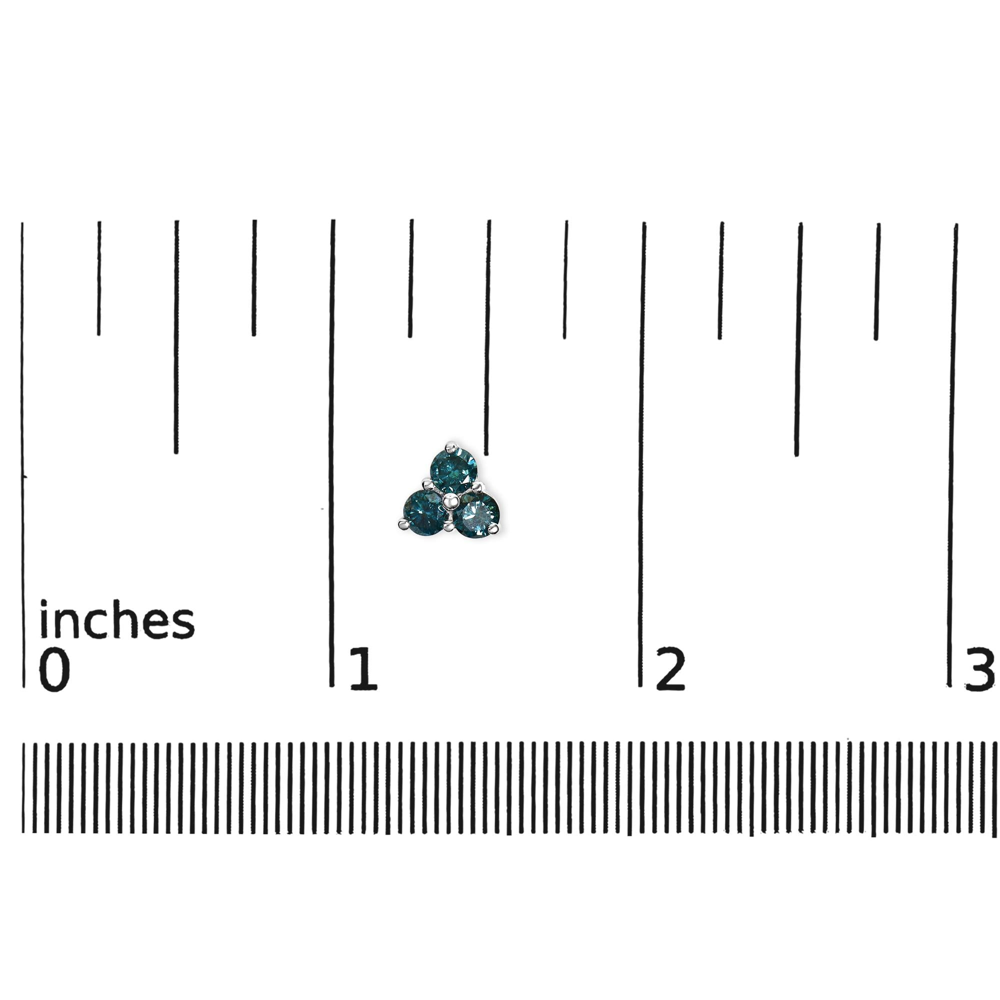 Aretes tipo botón con trío de diamantes azules tratados en oro blanco de 14 kt (1 1/3 ct, azules) - Friggin Jewelry