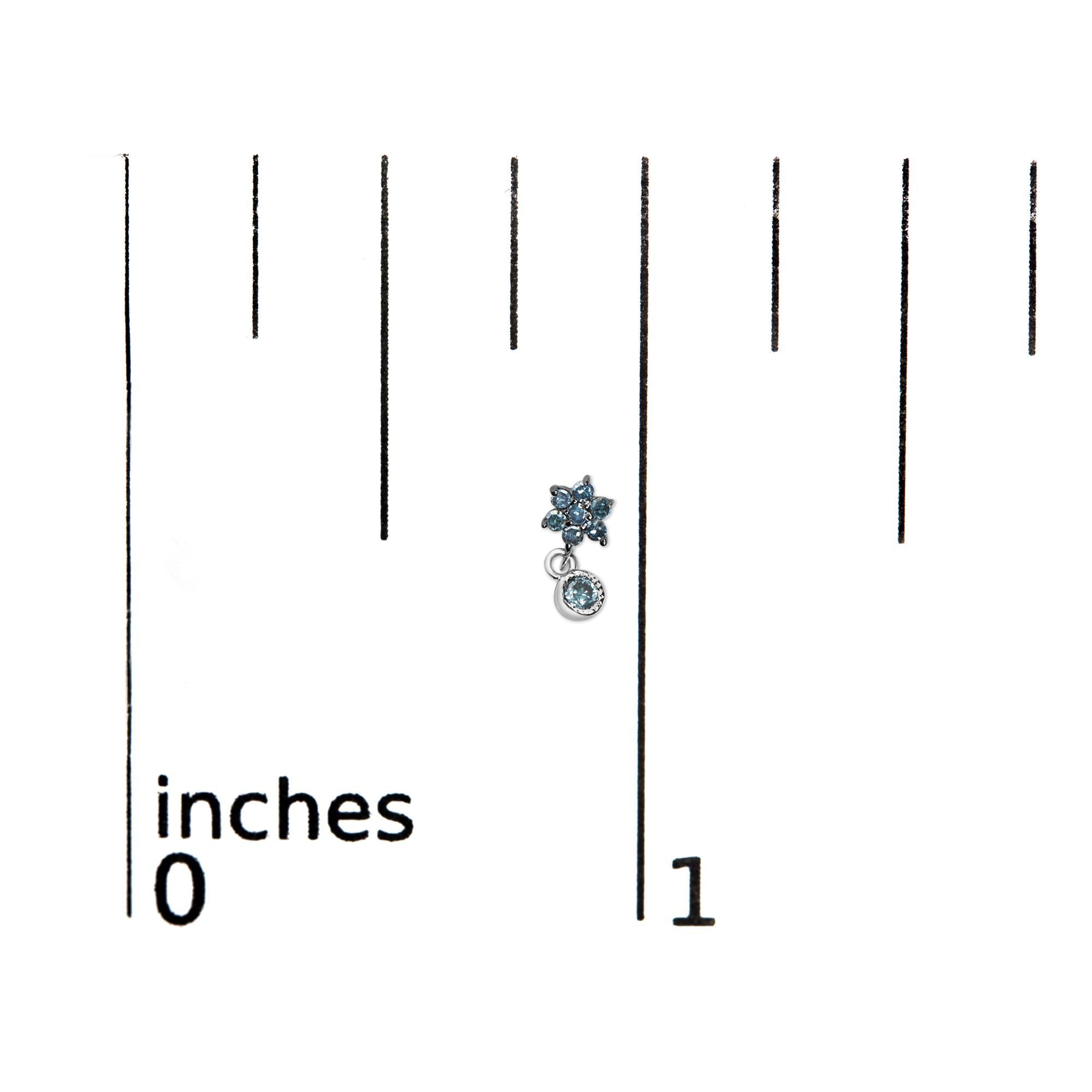 Pendientes colgantes de estrella con bisel y diamantes azules de 1/10 quilates en plata de ley 925 (color azul, claridad I2-I3) - Friggin Jewelry