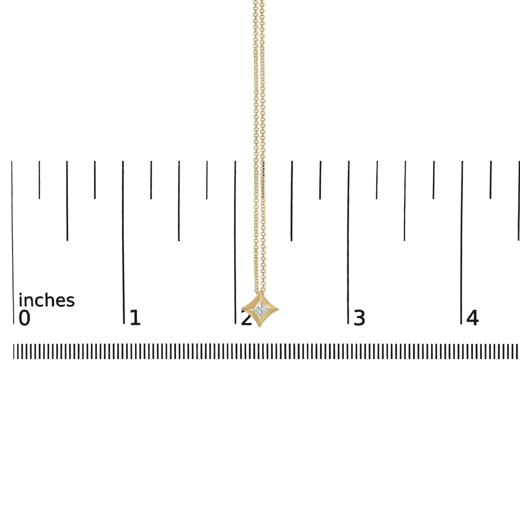 Collana con pendente solitario a forma di aquilone con diamanti da principessa incastonati a castone da 1/5 carati in oro 10 carati - Friggin Jewelry