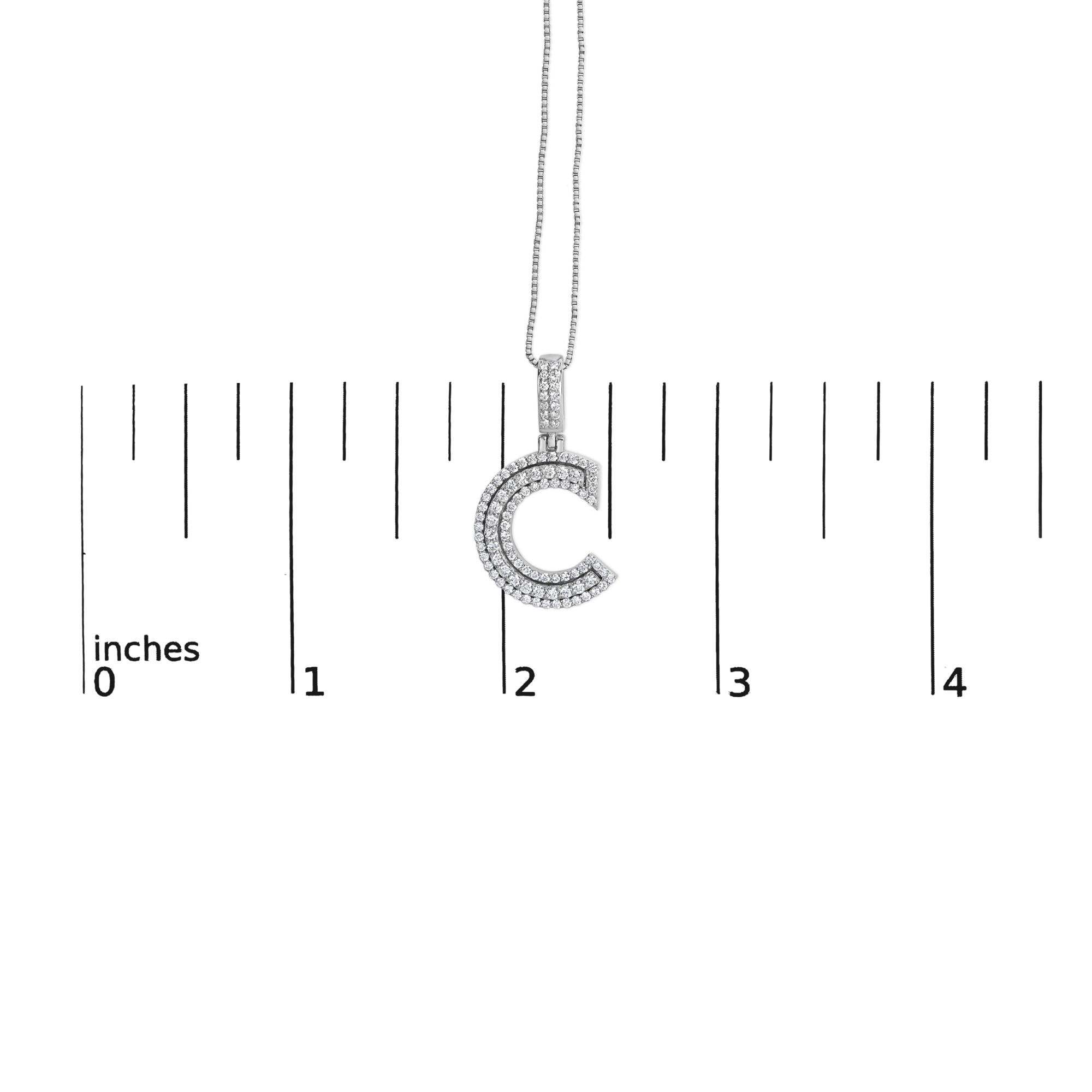 Collana con ciondolo a forma di "C" in argento sterling 925 da 4/5 ct con diamante rotondo creato in laboratorio - 18" (colore FG, purezza VS2-SI1) - Friggin Jewelry