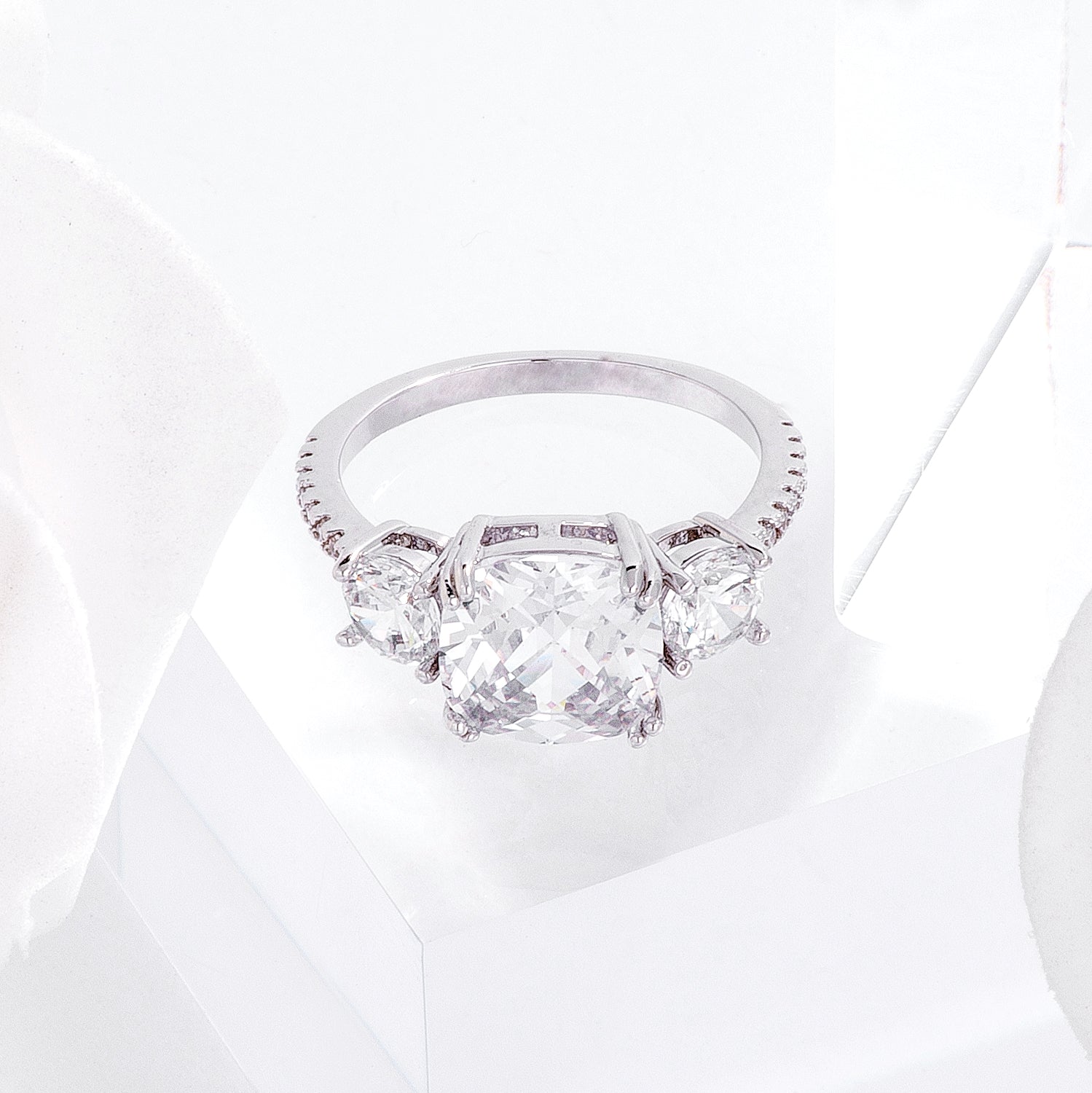 Dazzling Edge Timeless Series The Modern Royal Elegance - Friggin Jewelry Fashion